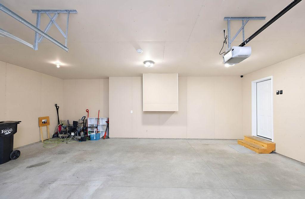 2019 single family home for sale at 1558 68th Avenue S in Fargo, ND — 4 bed, 3 bath (photo 34 of 38)