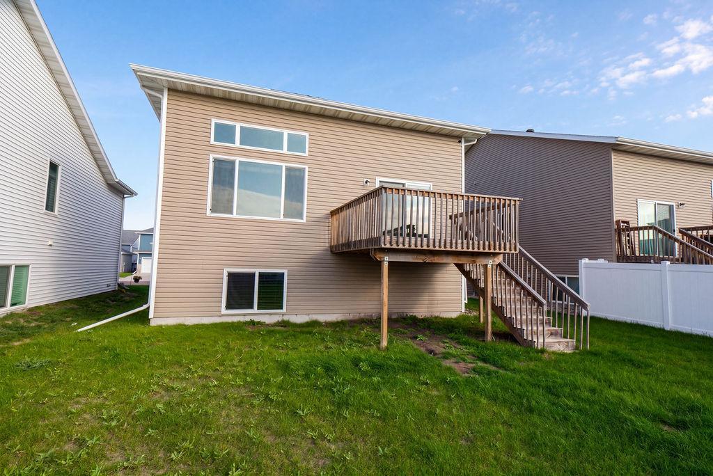 2019 single family home for sale at 1558 68th Avenue S in Fargo, ND — 4 bed, 3 bath (photo 36 of 38)