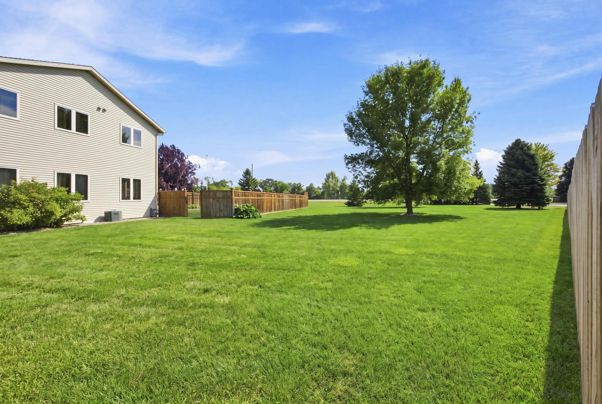 2002 twin home for sale at 6158 14th Street S in Fargo, ND — 3 bed, 3 bath (photo 12 of 46)