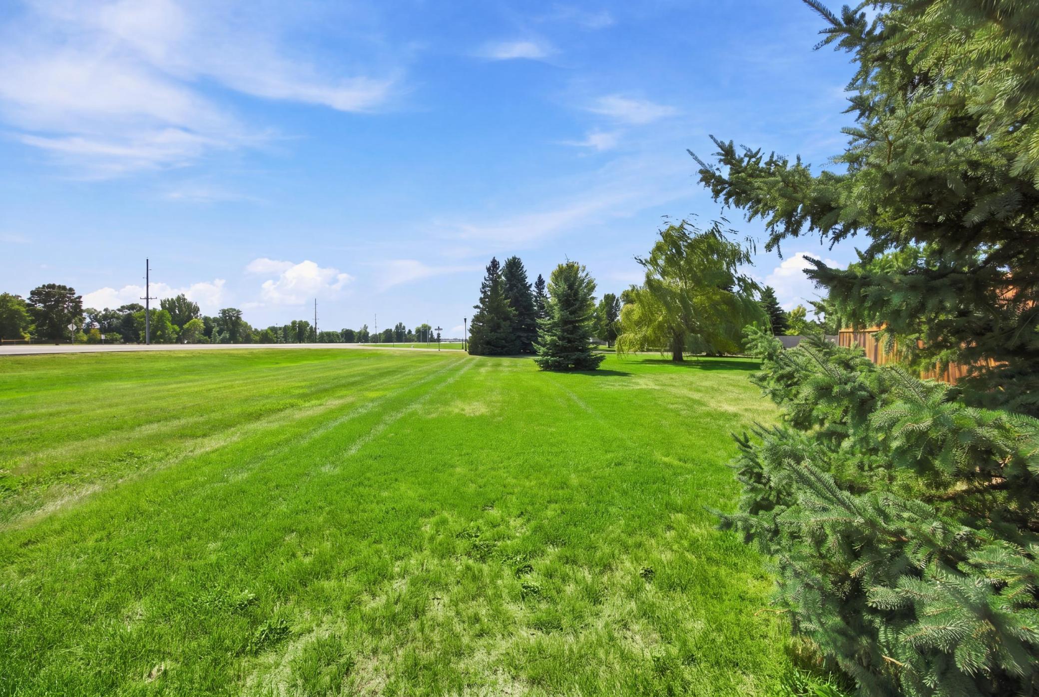 2002 twin home for sale at 6158 14th Street S in Fargo, ND — 3 bed, 3 bath (photo 14 of 46)