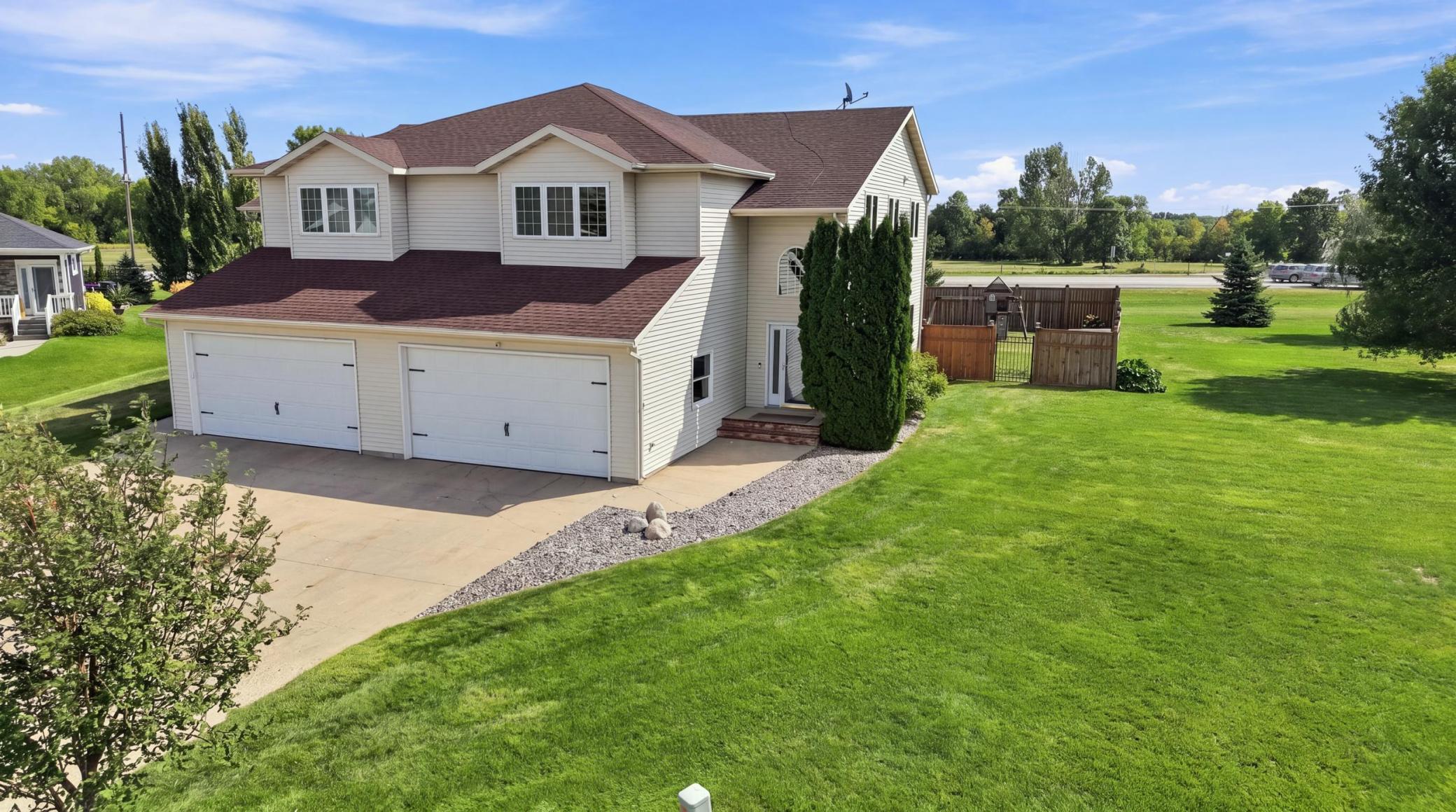 2002 twin home for sale at 6158 14th Street S in Fargo, ND — 3 bed, 3 bath (photo 15 of 46)