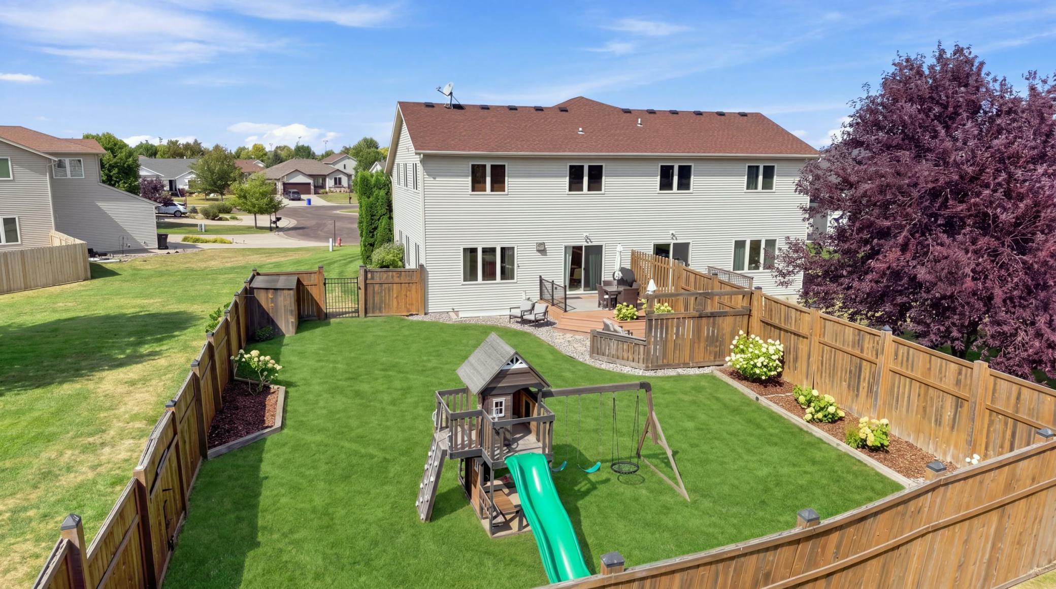 2002 twin home for sale at 6158 14th Street S in Fargo, ND — 3 bed, 3 bath (photo 16 of 46)