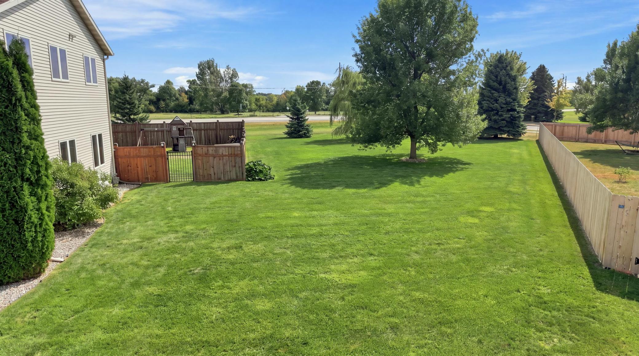 2002 twin home for sale at 6158 14th Street S in Fargo, ND — 3 bed, 3 bath (photo 17 of 46)
