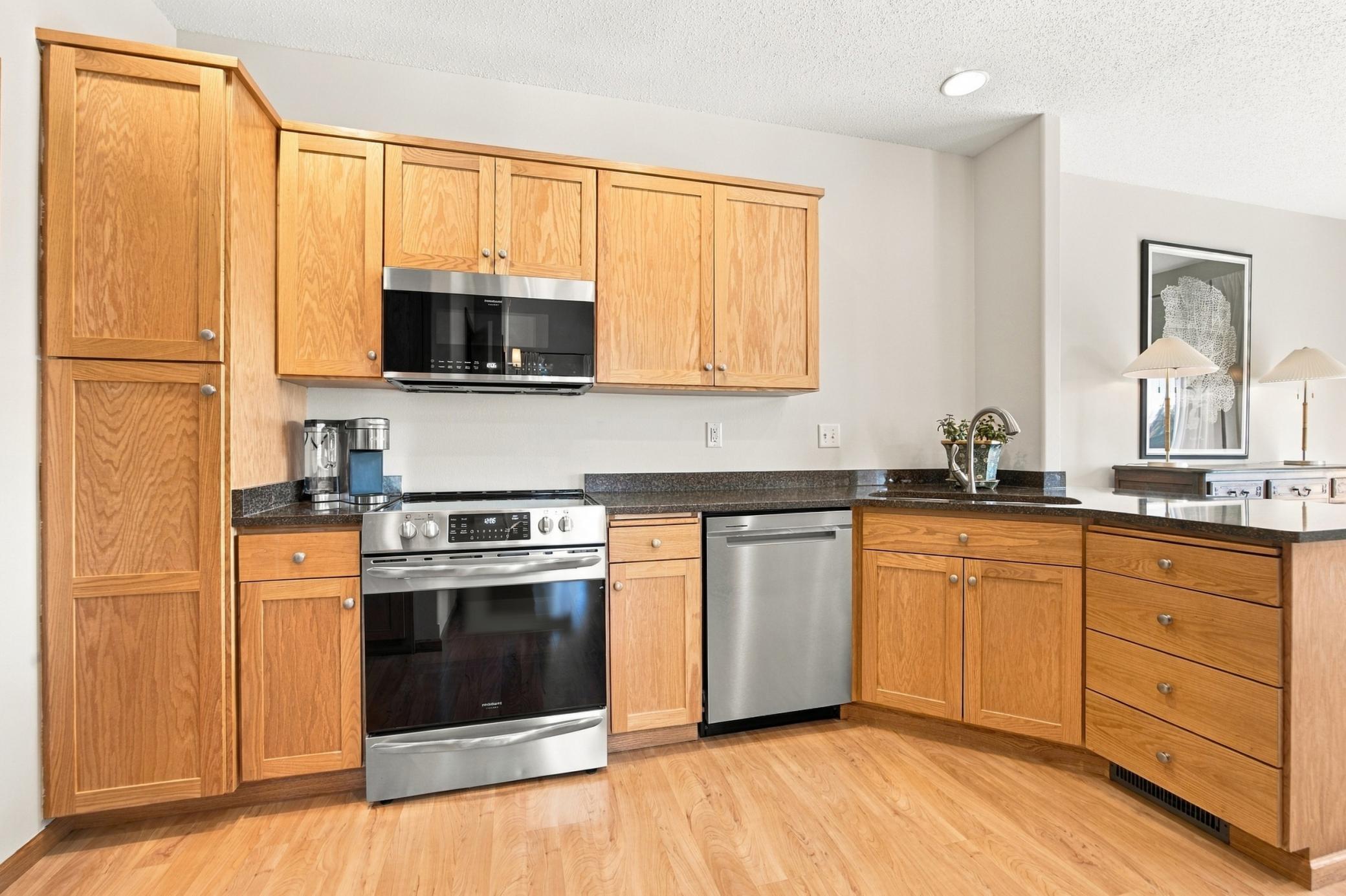 2002 twin home for sale at 6158 14th Street S in Fargo, ND — 3 bed, 3 bath (photo 28 of 46)