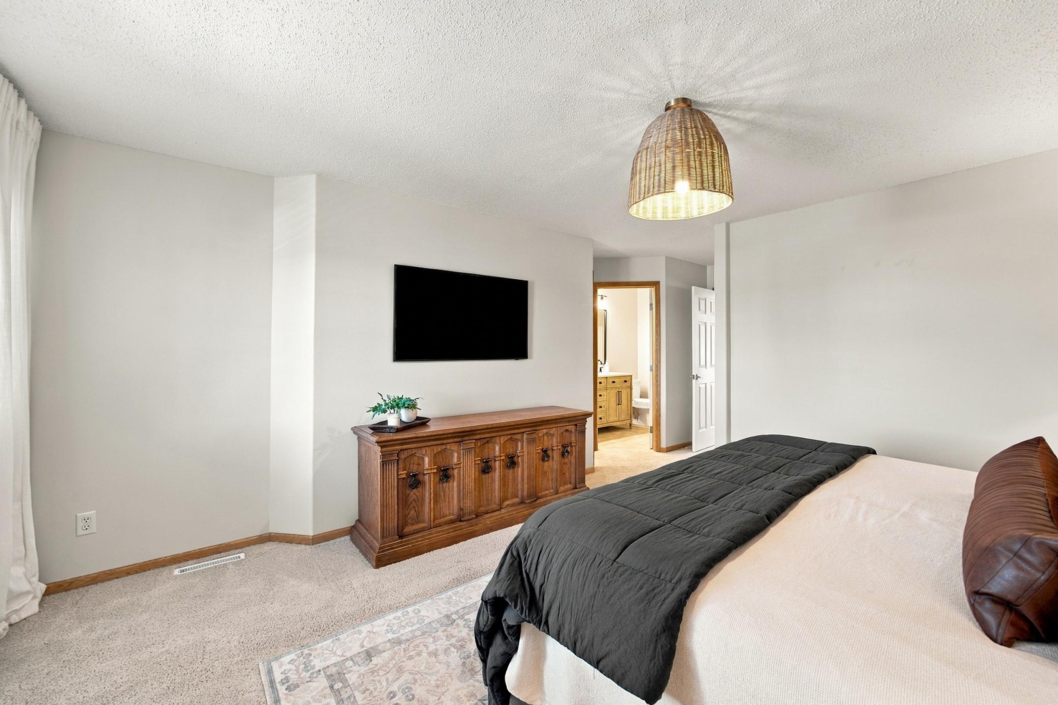 2002 twin home for sale at 6158 14th Street S in Fargo, ND — 3 bed, 3 bath (photo 35 of 46)