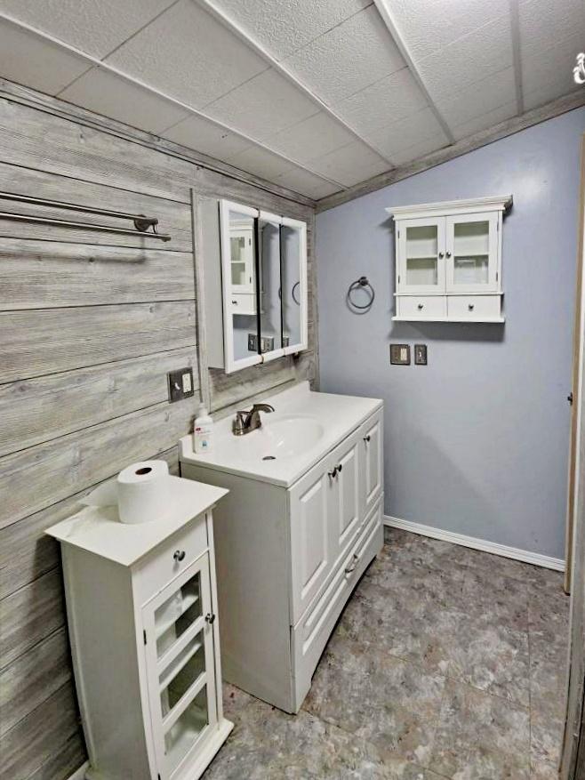 1994 single family home for sale at 21920 County 2 in Nevis, MN — 2 bed, 1 bath (photo 8 of 29)