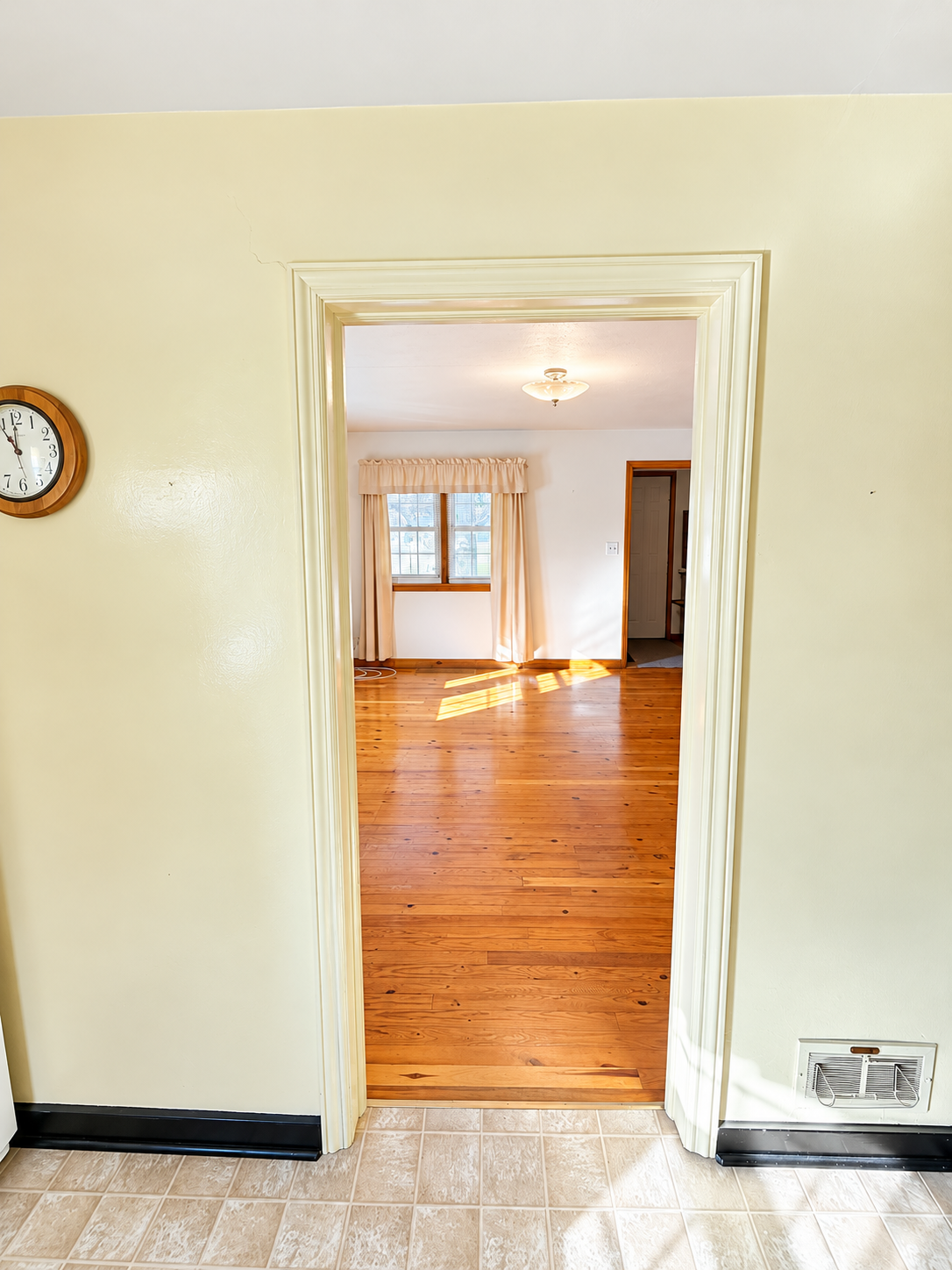 1945 single family home for sale at 18913 Frontage Road in Detroit Lakes, MN — 2 bed, 2 bath (photo 12 of 32)