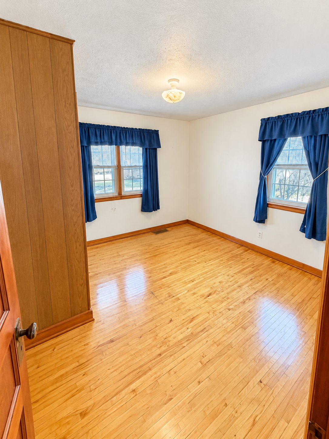 1945 single family home for sale at 18913 Frontage Road in Detroit Lakes, MN — 2 bed, 2 bath (photo 14 of 32)