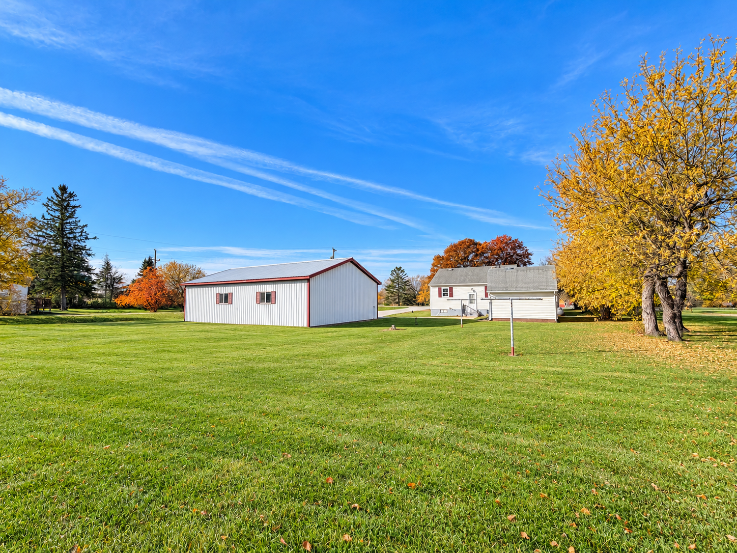 1945 single family home for sale at 18913 Frontage Road in Detroit Lakes, MN — 2 bed, 2 bath (photo 4 of 32)
