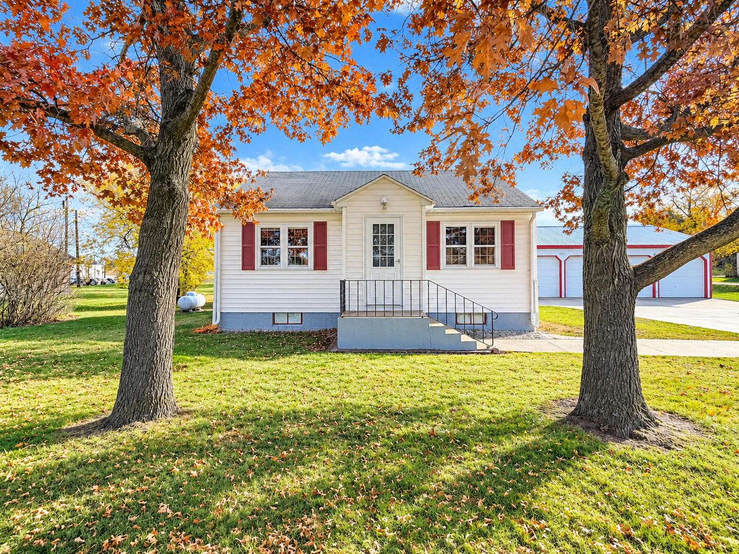 1945 single family home for sale at 18913 Frontage Road in Detroit Lakes, MN — 2 bed, 2 bath (photo 6 of 32)