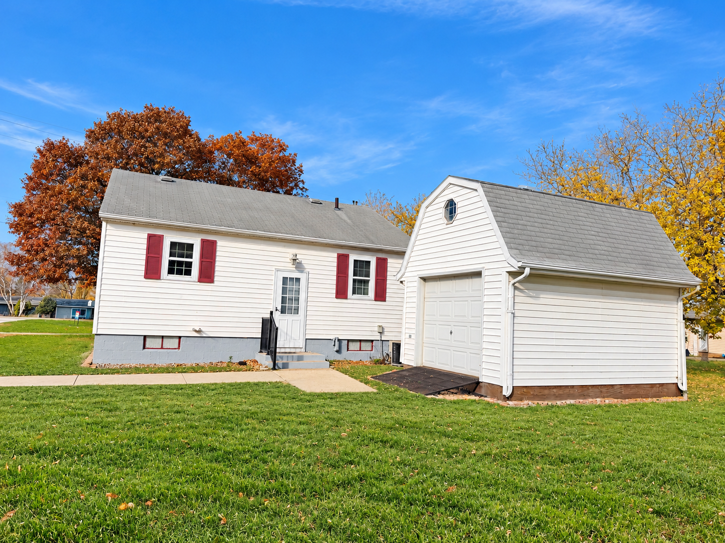 1945 single family home for sale at 18913 Frontage Road in Detroit Lakes, MN — 2 bed, 2 bath (photo 7 of 32)