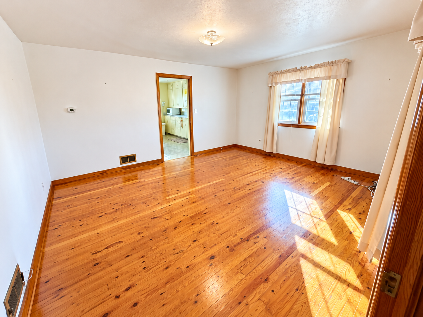 1945 single family home for sale at 18913 Frontage Road in Detroit Lakes, MN — 2 bed, 2 bath (photo 10 of 32)