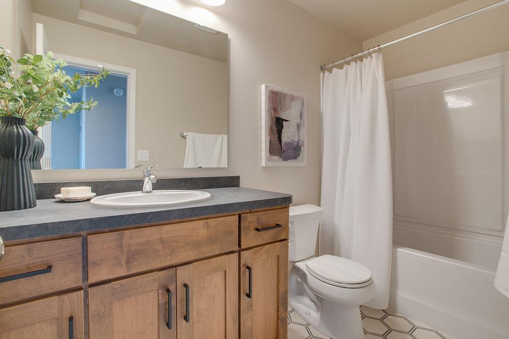 2026 single family home for sale at 6985 Selkirk Drive S in Fargo, ND — 4 bed, 3 bath (photo 20 of 25)