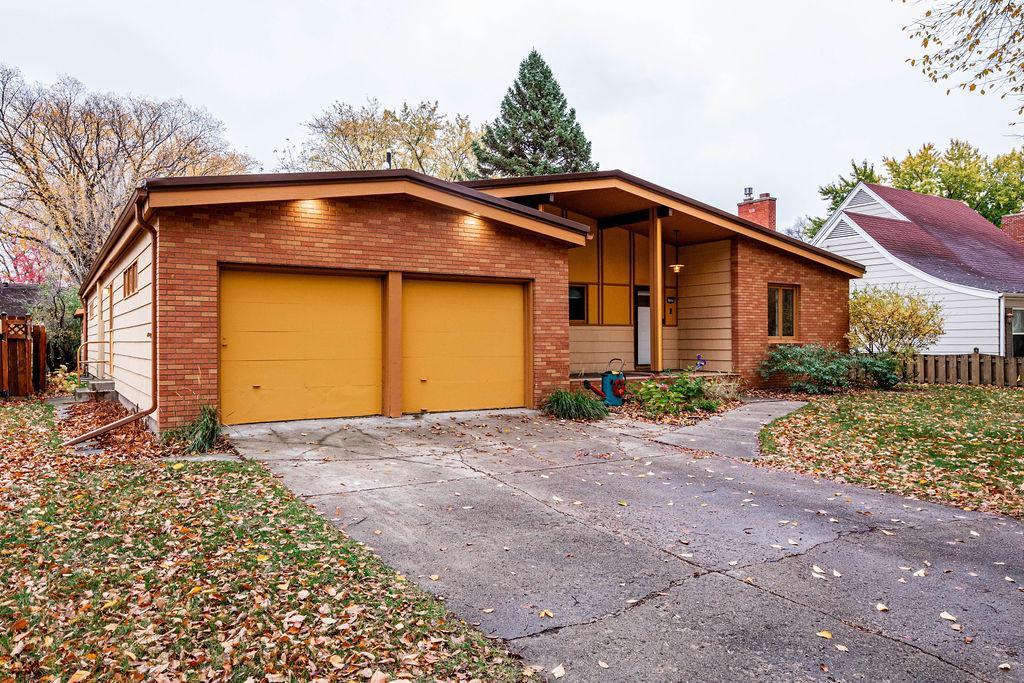 1958 single family home for sale at 1325 5th Street N in Fargo, ND — 4 bed, 3 bath (photo 2 of 59)