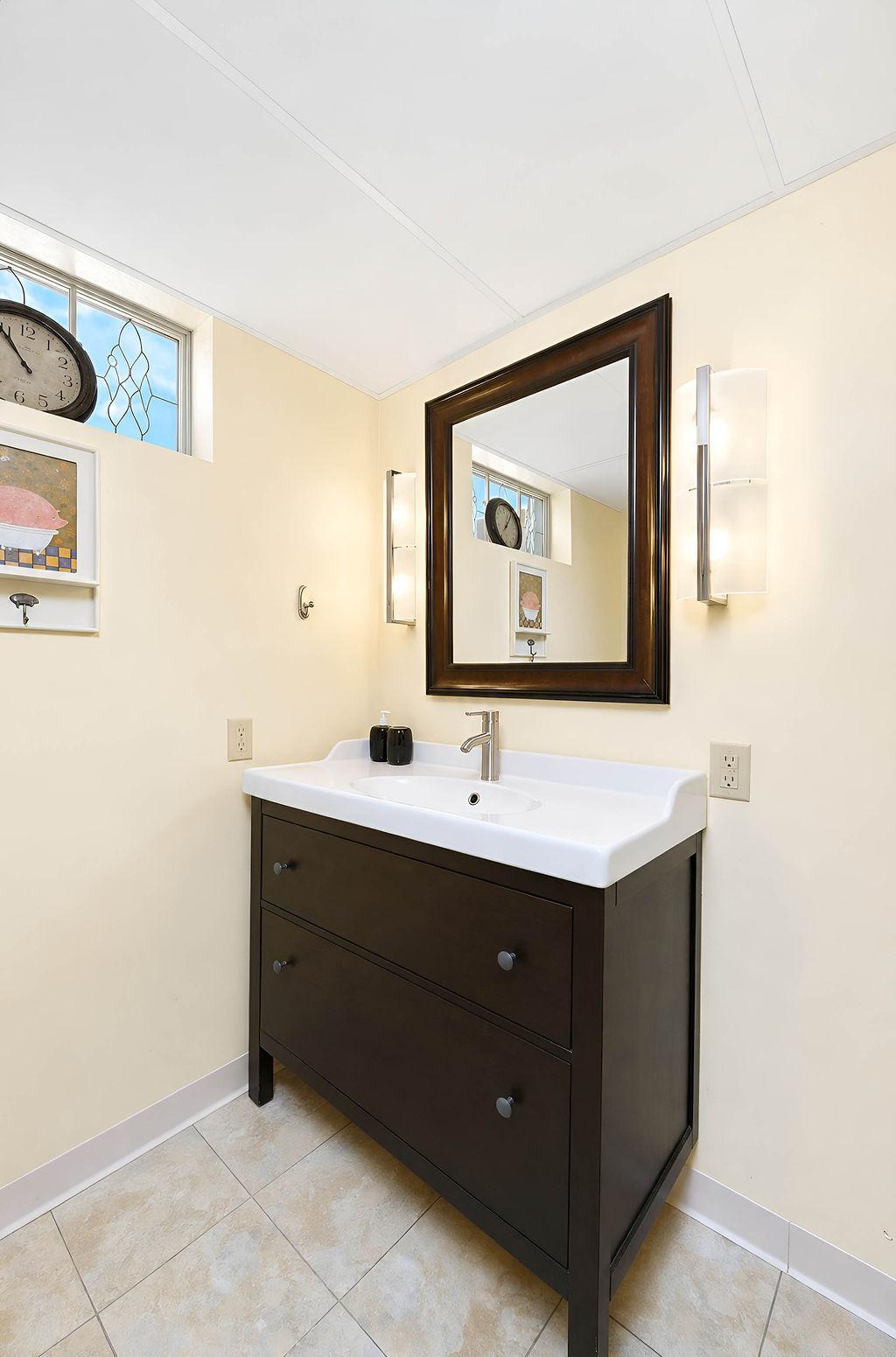 1958 single family home for sale at 1325 5th Street N in Fargo, ND — 4 bed, 3 bath (photo 47 of 59)