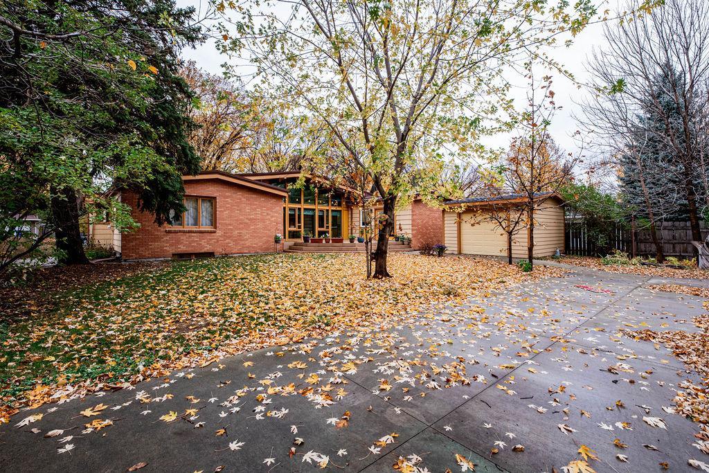 1958 single family home for sale at 1325 5th Street N in Fargo, ND — 4 bed, 3 bath (photo 7 of 59)