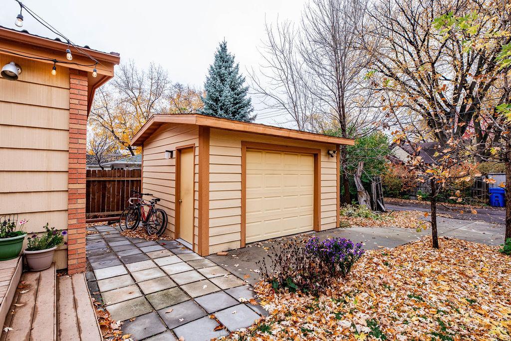 1958 single family home for sale at 1325 5th Street N in Fargo, ND — 4 bed, 3 bath (photo 8 of 59)