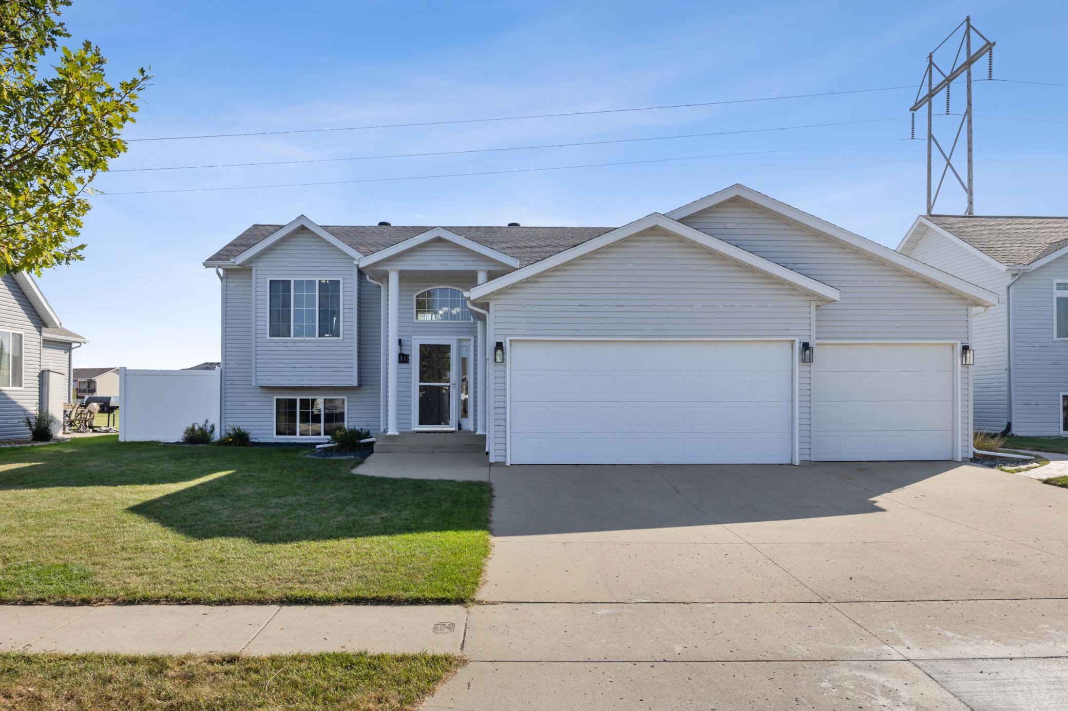 2007 single family home for sale at 4734 51st Street S in Fargo, ND — 4 bed, 3 bath