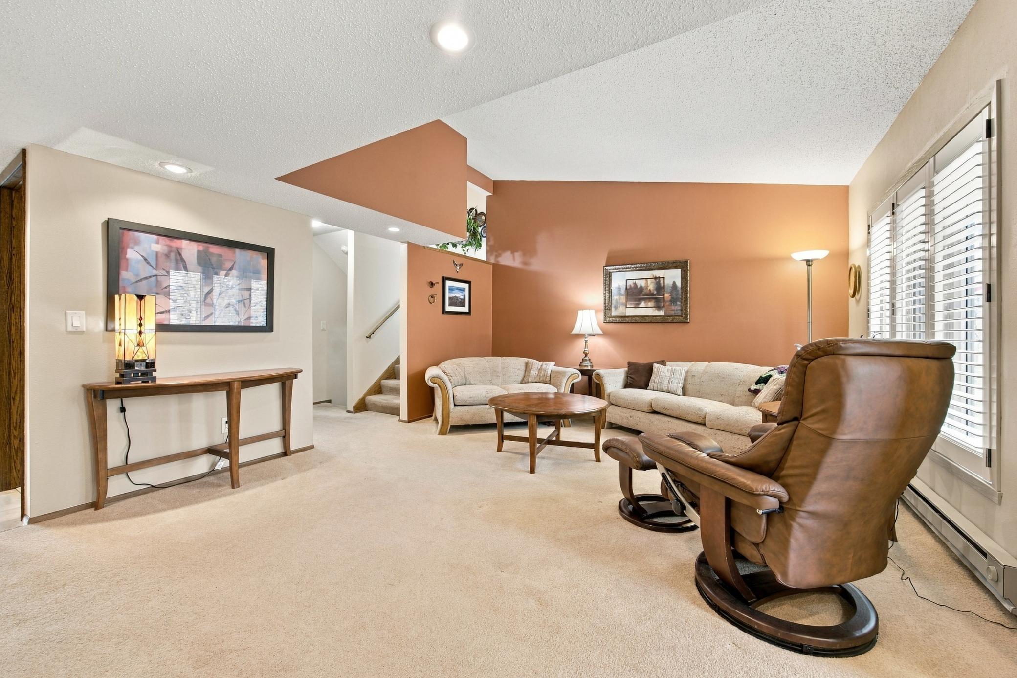 1977 single family home for sale at 707 10th Avenue E in West Fargo, ND — 3 bed, 3 bath (photo 13 of 42)
