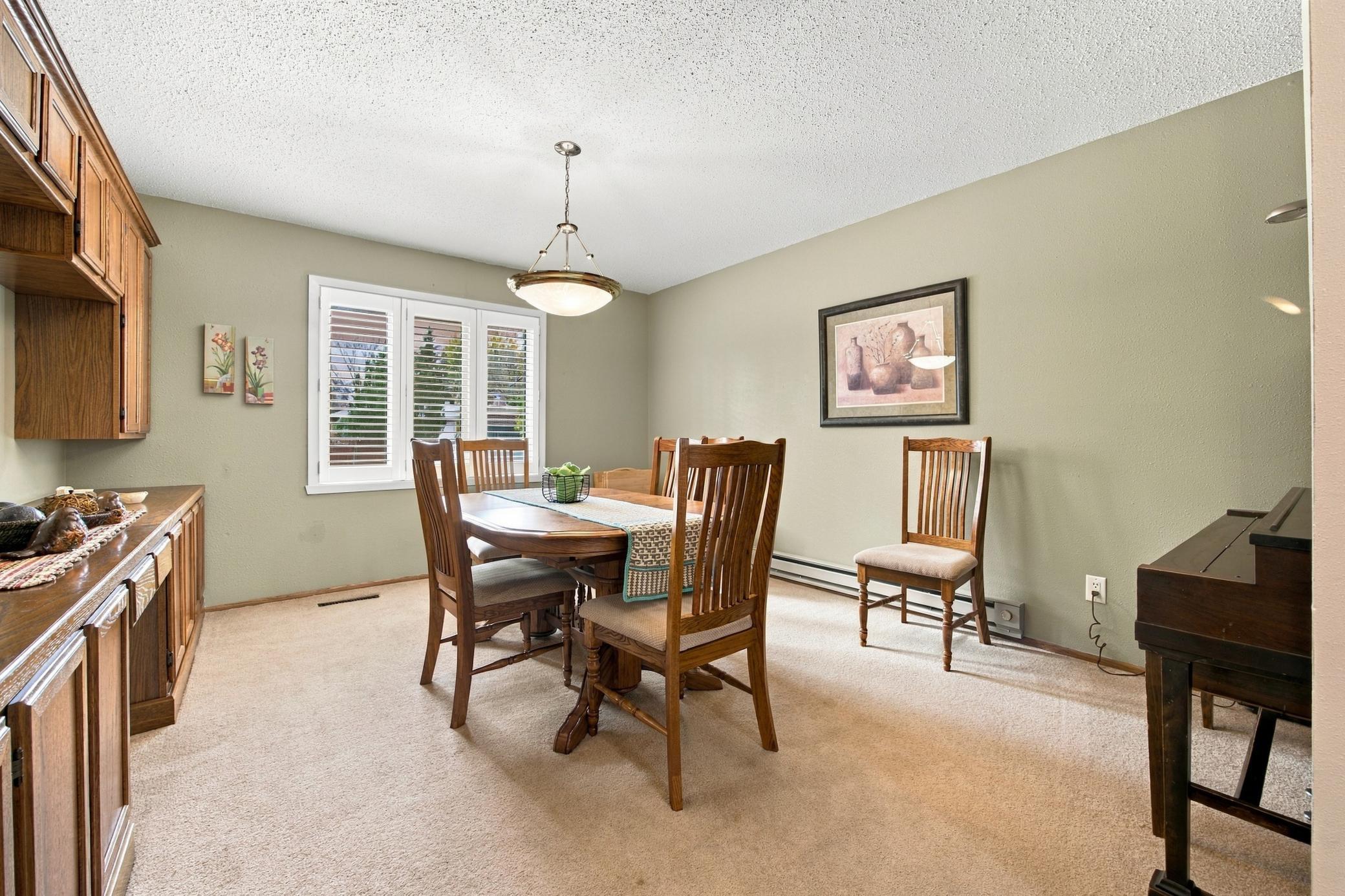1977 single family home for sale at 707 10th Avenue E in West Fargo, ND — 3 bed, 3 bath (photo 18 of 42)