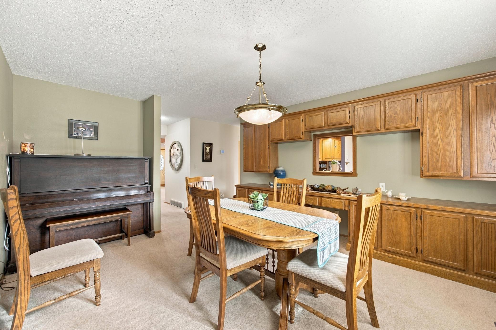 1977 single family home for sale at 707 10th Avenue E in West Fargo, ND — 3 bed, 3 bath (photo 19 of 42)