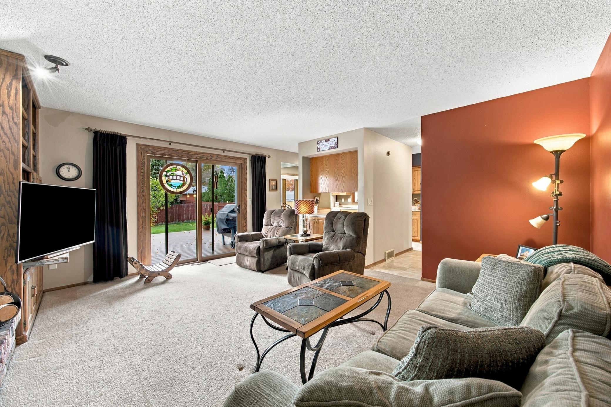 1977 single family home for sale at 707 10th Avenue E in West Fargo, ND — 3 bed, 3 bath (photo 20 of 42)