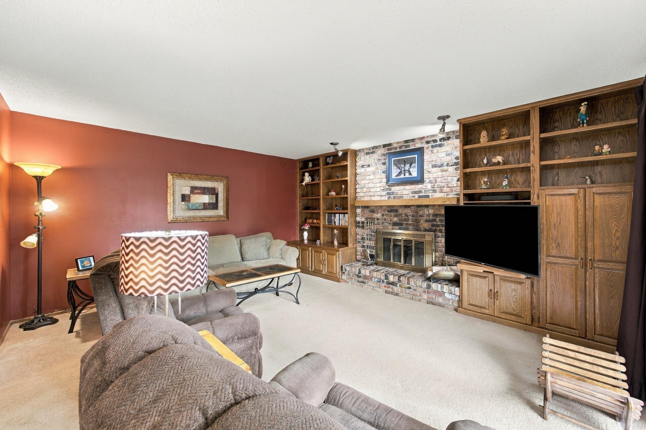 1977 single family home for sale at 707 10th Avenue E in West Fargo, ND — 3 bed, 3 bath (photo 22 of 42)