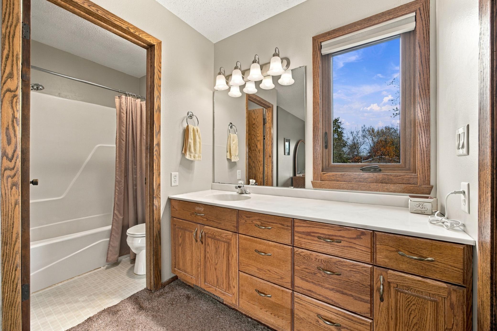 1977 single family home for sale at 707 10th Avenue E in West Fargo, ND — 3 bed, 3 bath (photo 27 of 42)