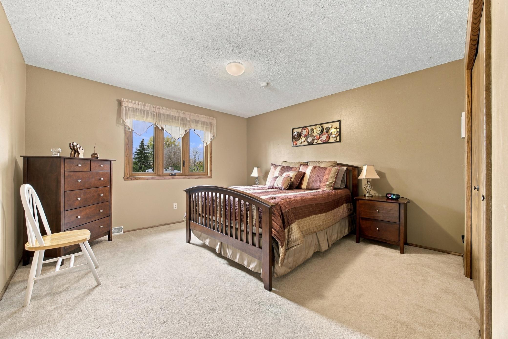1977 single family home for sale at 707 10th Avenue E in West Fargo, ND — 3 bed, 3 bath (photo 29 of 42)