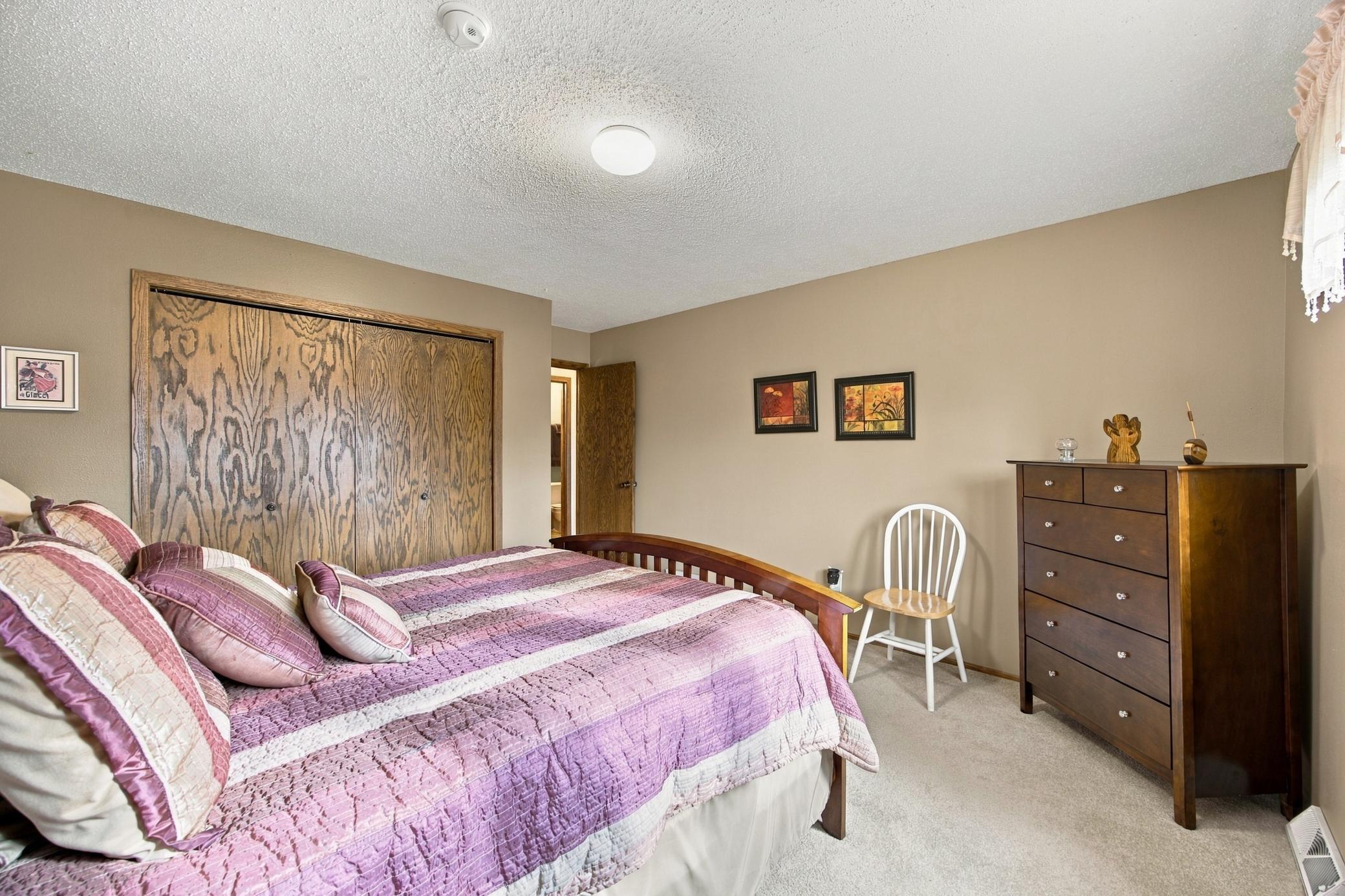 1977 single family home for sale at 707 10th Avenue E in West Fargo, ND — 3 bed, 3 bath (photo 30 of 42)