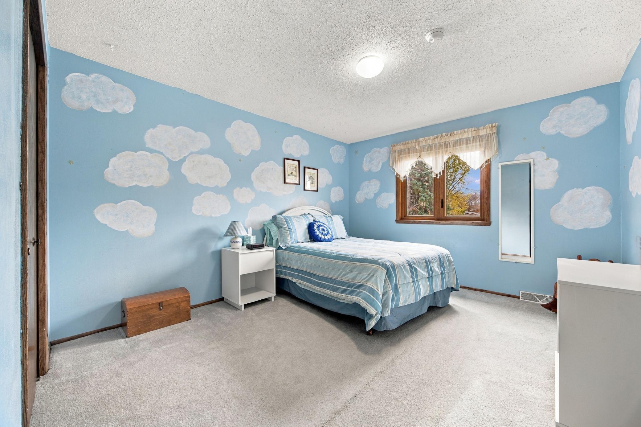 1977 single family home for sale at 707 10th Avenue E in West Fargo, ND — 3 bed, 3 bath (photo 31 of 42)