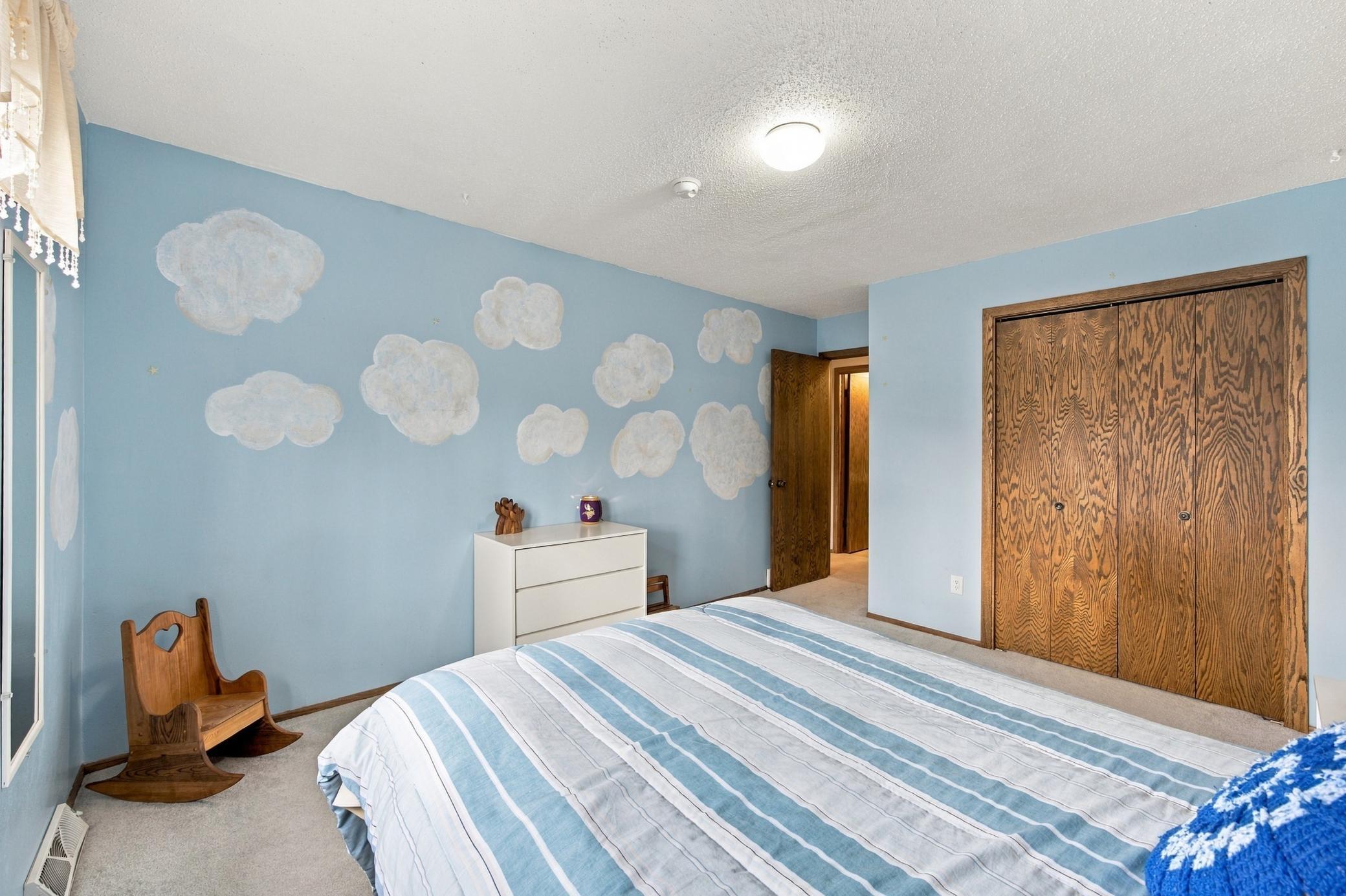 1977 single family home for sale at 707 10th Avenue E in West Fargo, ND — 3 bed, 3 bath (photo 32 of 42)