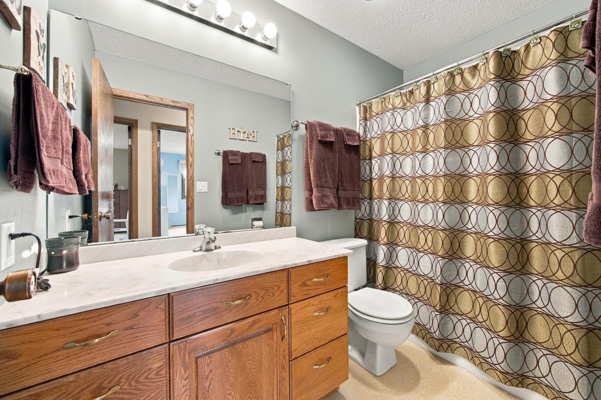 1977 single family home for sale at 707 10th Avenue E in West Fargo, ND — 3 bed, 3 bath (photo 33 of 42)