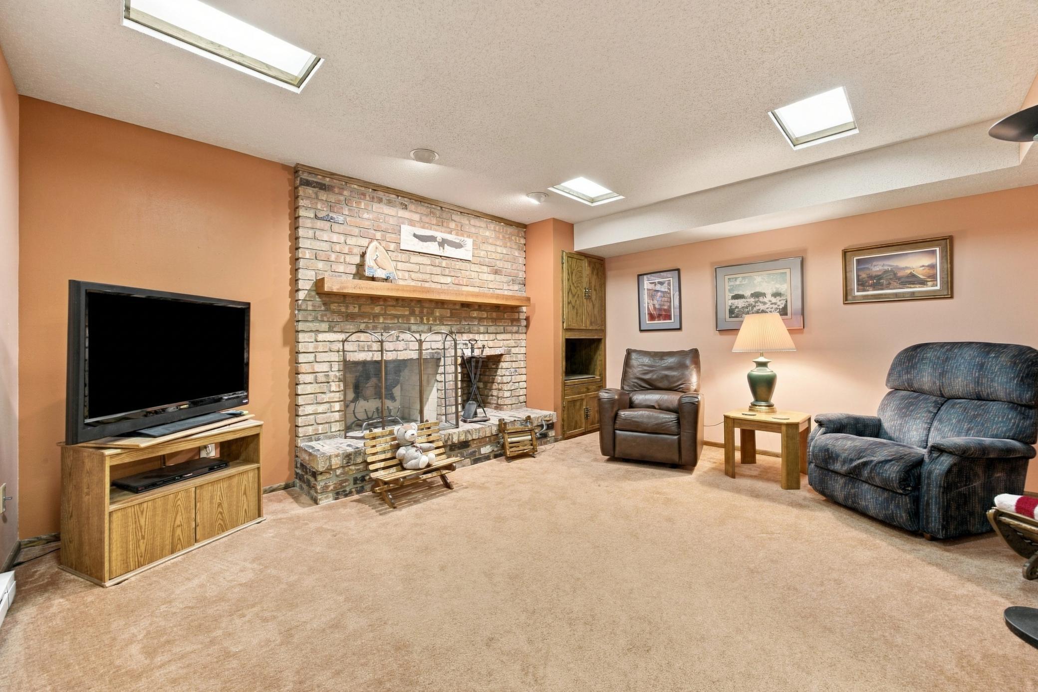 1977 single family home for sale at 707 10th Avenue E in West Fargo, ND — 3 bed, 3 bath (photo 36 of 42)