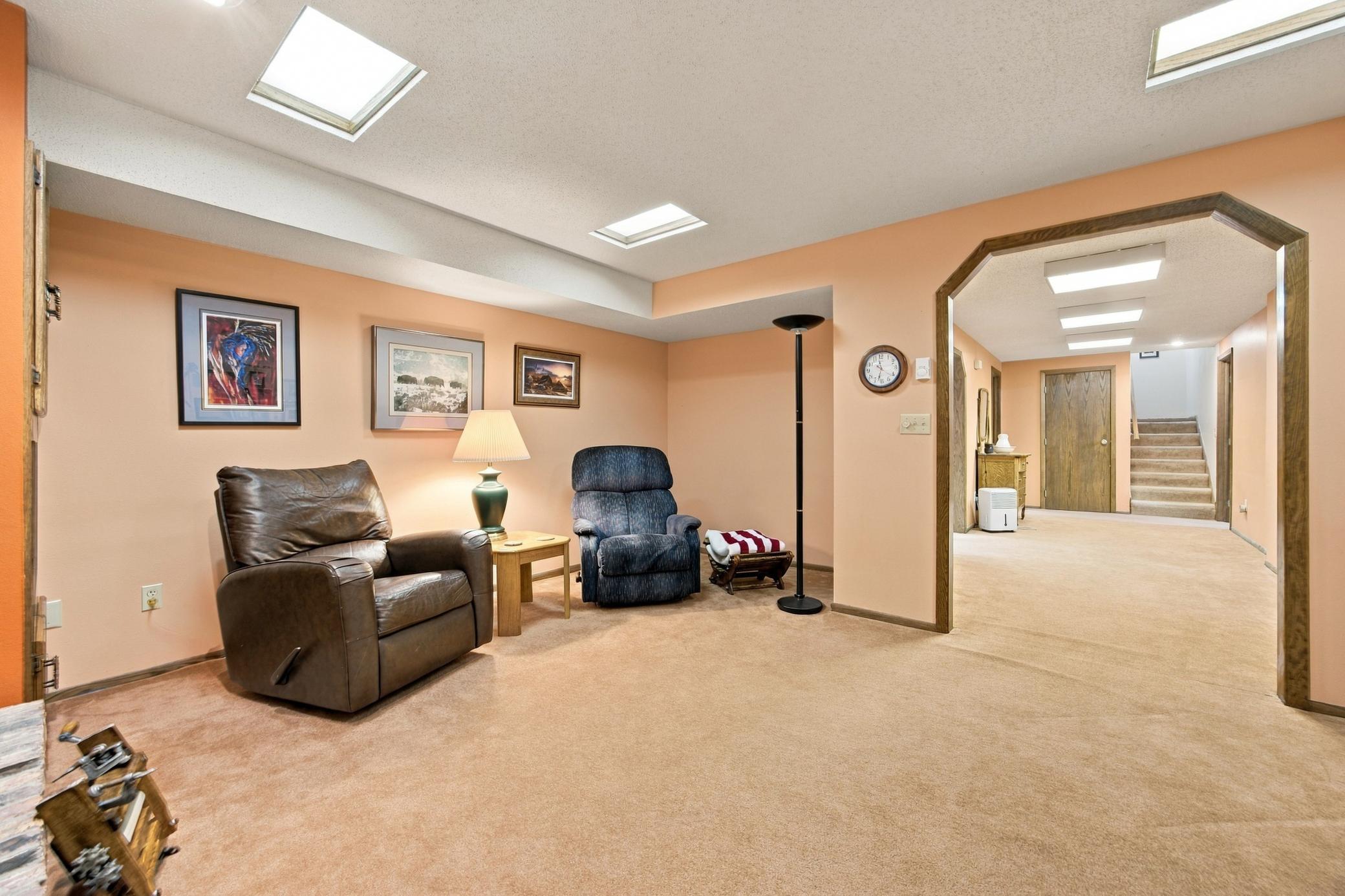 1977 single family home for sale at 707 10th Avenue E in West Fargo, ND — 3 bed, 3 bath (photo 37 of 42)