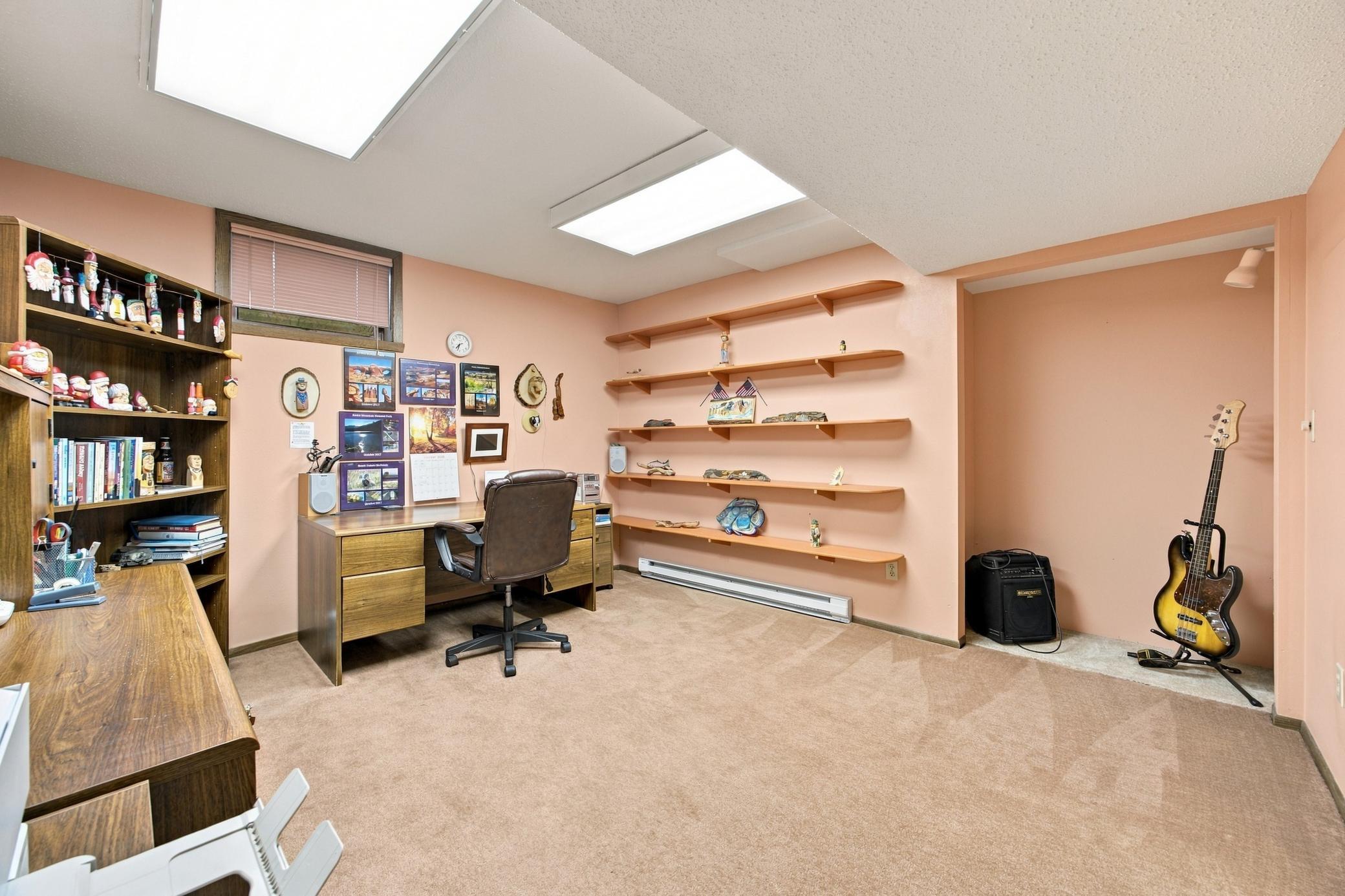 1977 single family home for sale at 707 10th Avenue E in West Fargo, ND — 3 bed, 3 bath (photo 38 of 42)