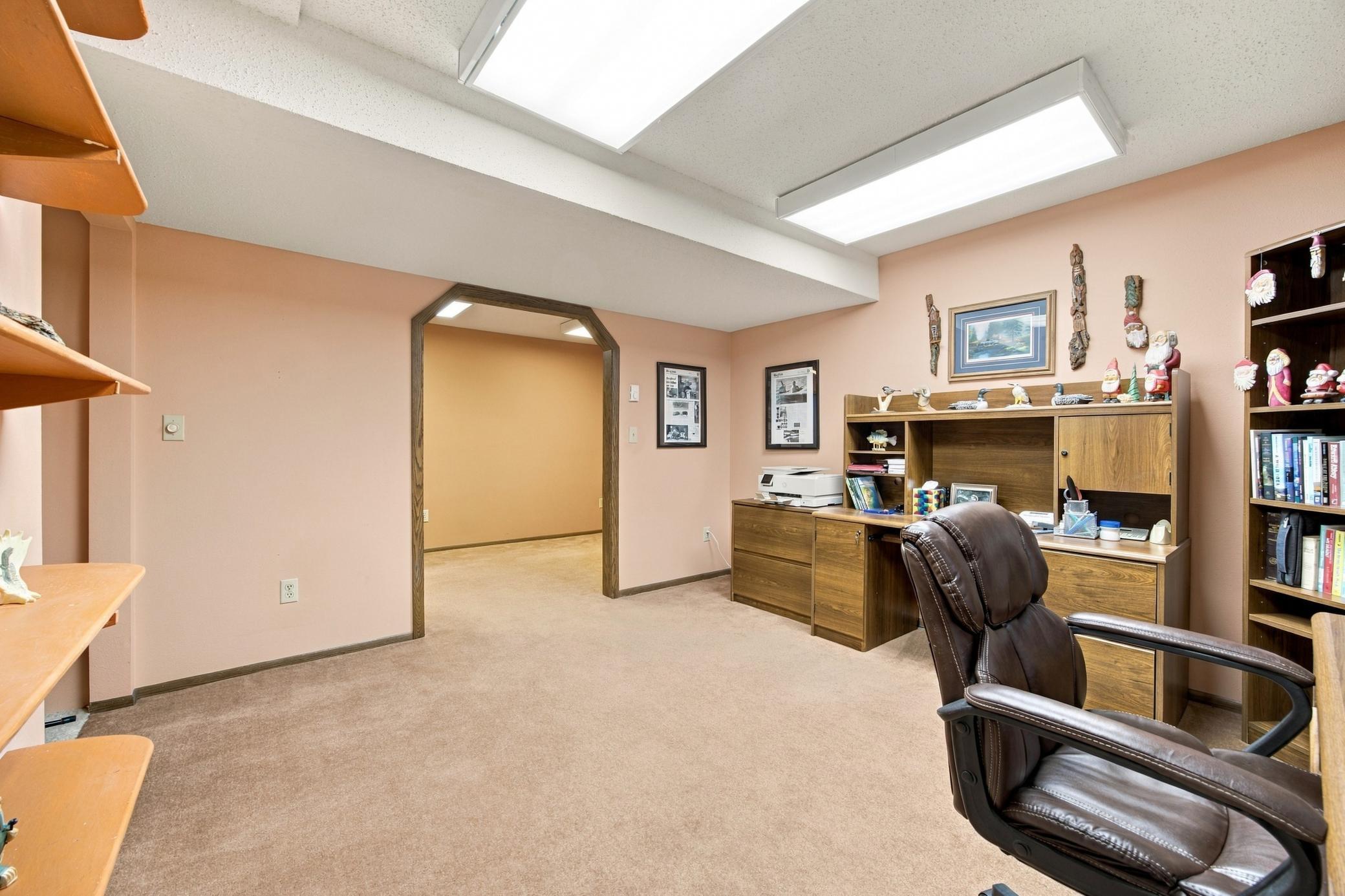 1977 single family home for sale at 707 10th Avenue E in West Fargo, ND — 3 bed, 3 bath (photo 39 of 42)