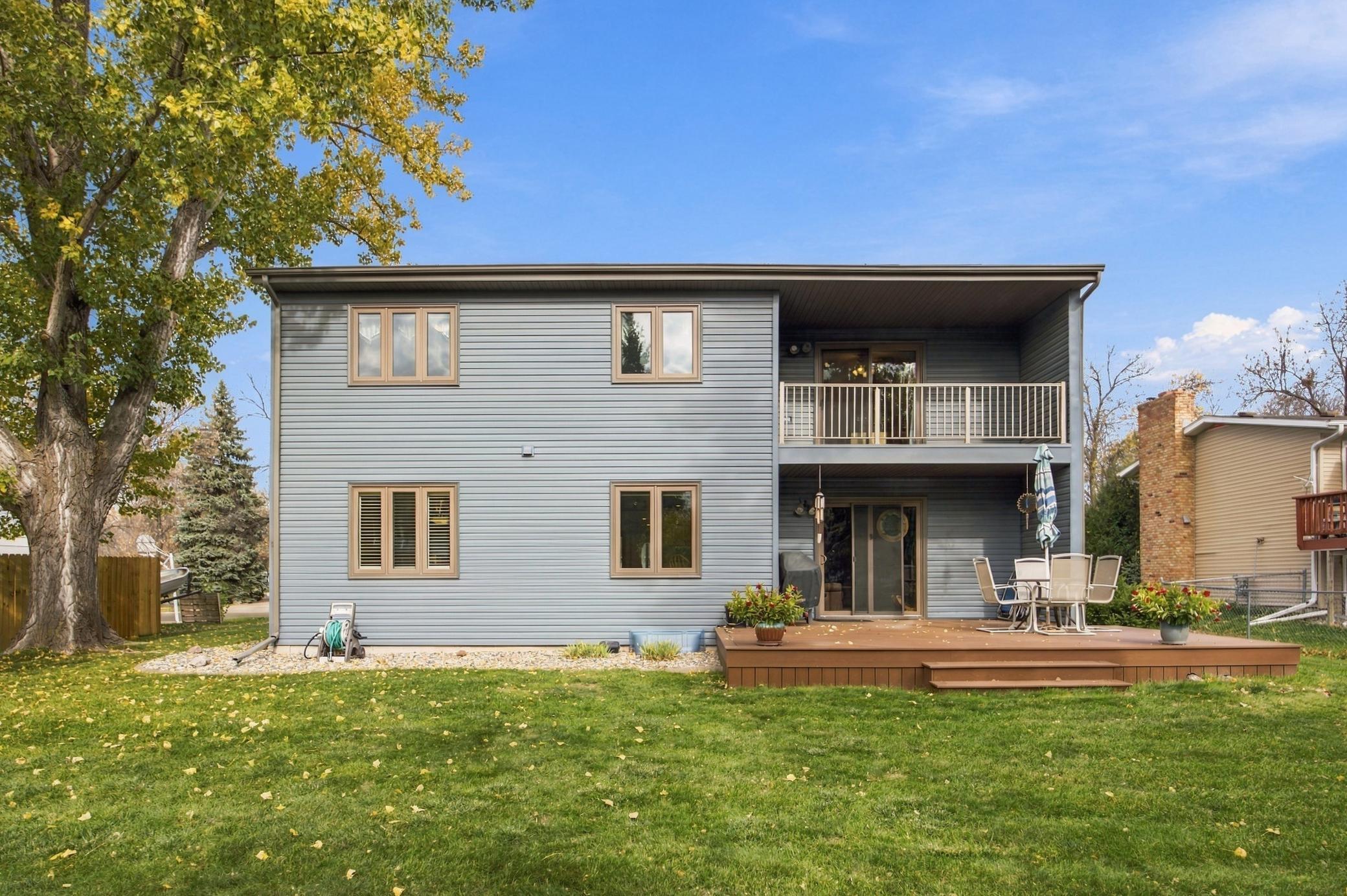 1977 single family home for sale at 707 10th Avenue E in West Fargo, ND — 3 bed, 3 bath (photo 5 of 42)