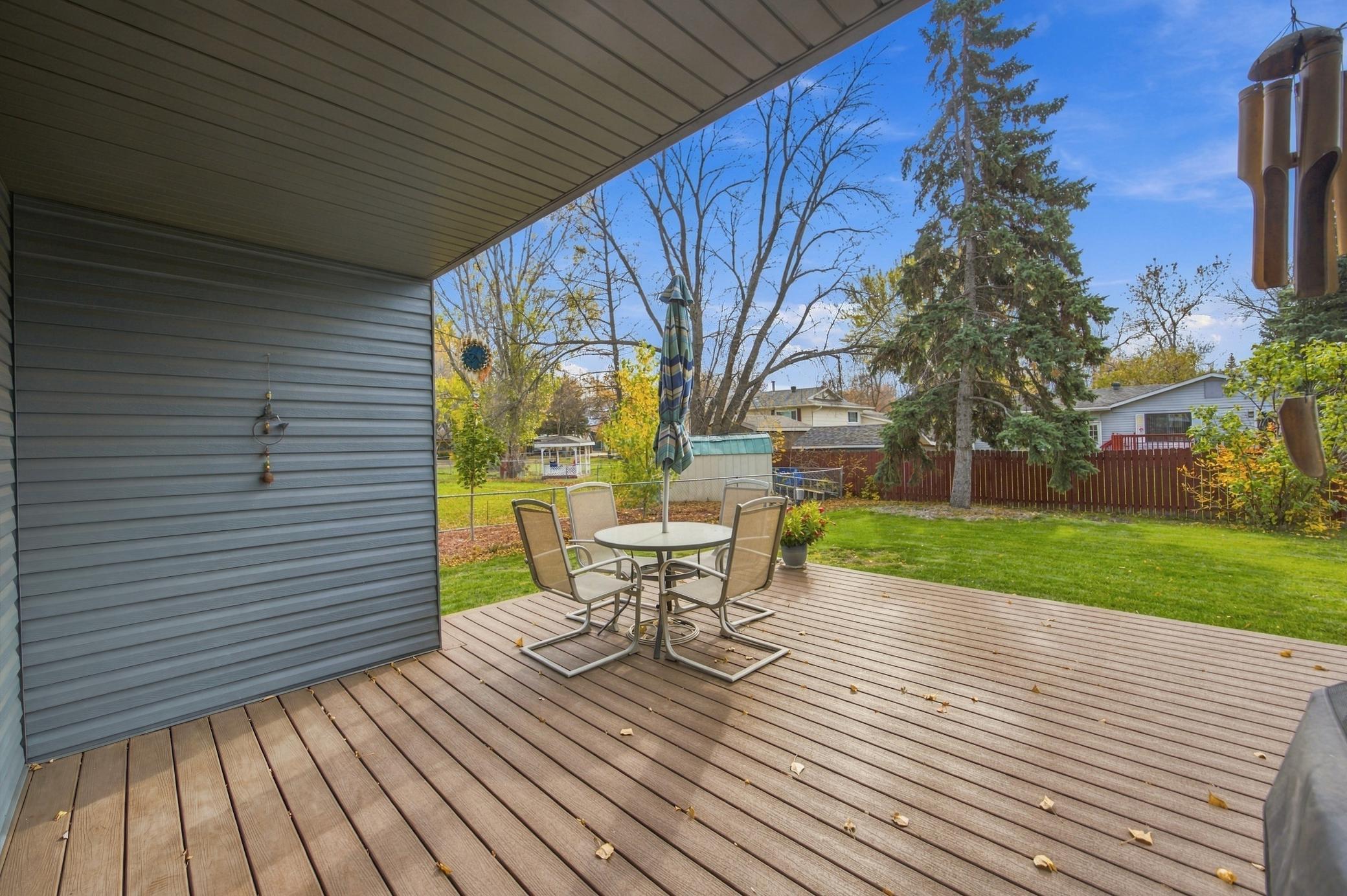 1977 single family home for sale at 707 10th Avenue E in West Fargo, ND — 3 bed, 3 bath (photo 6 of 42)