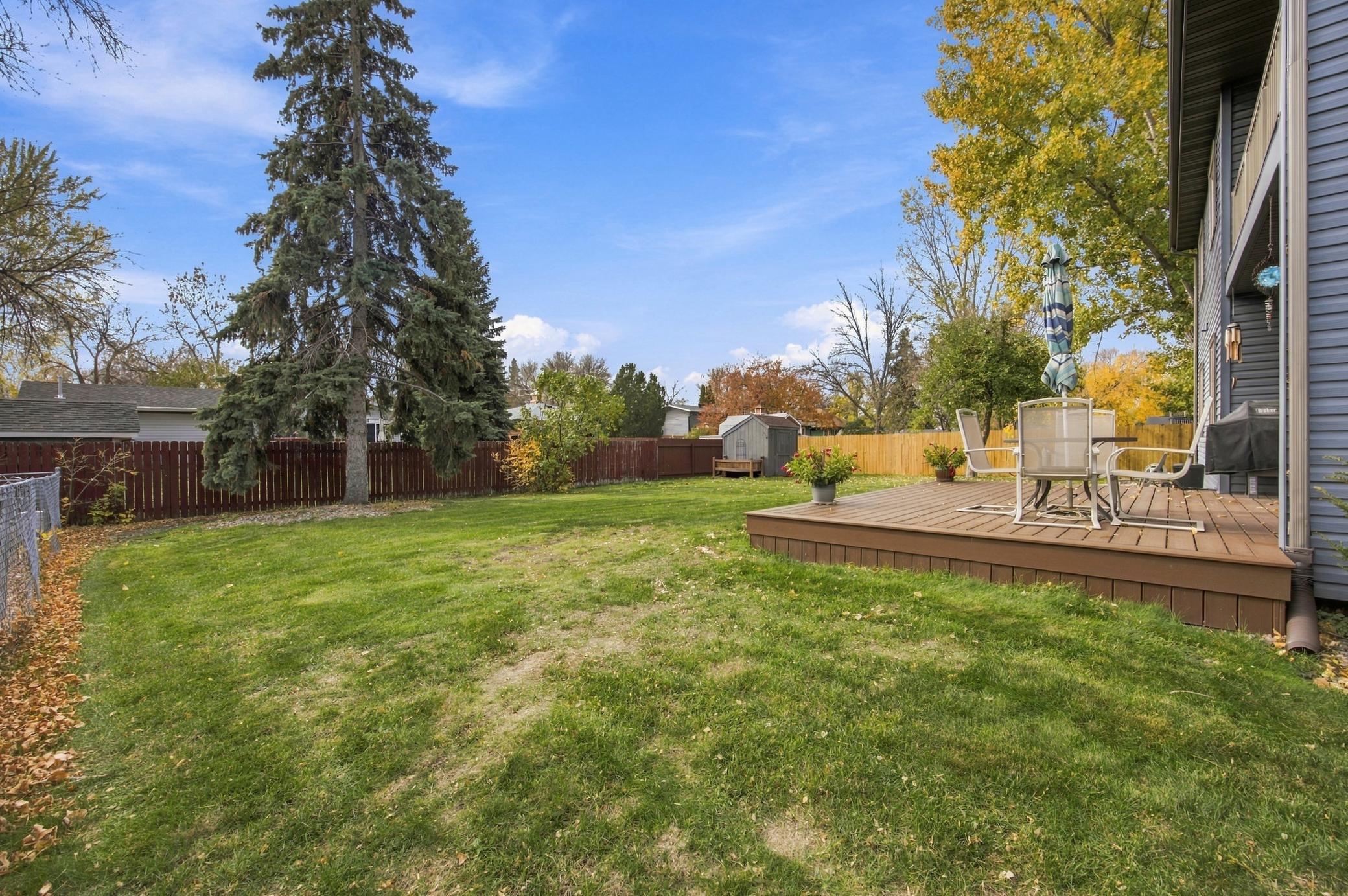 1977 single family home for sale at 707 10th Avenue E in West Fargo, ND — 3 bed, 3 bath (photo 7 of 42)