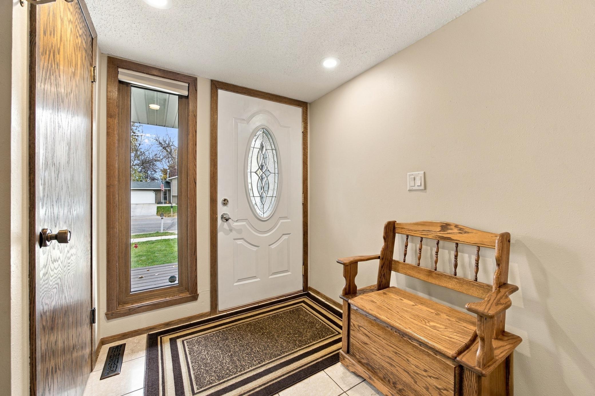 1977 single family home for sale at 707 10th Avenue E in West Fargo, ND — 3 bed, 3 bath (photo 10 of 42)