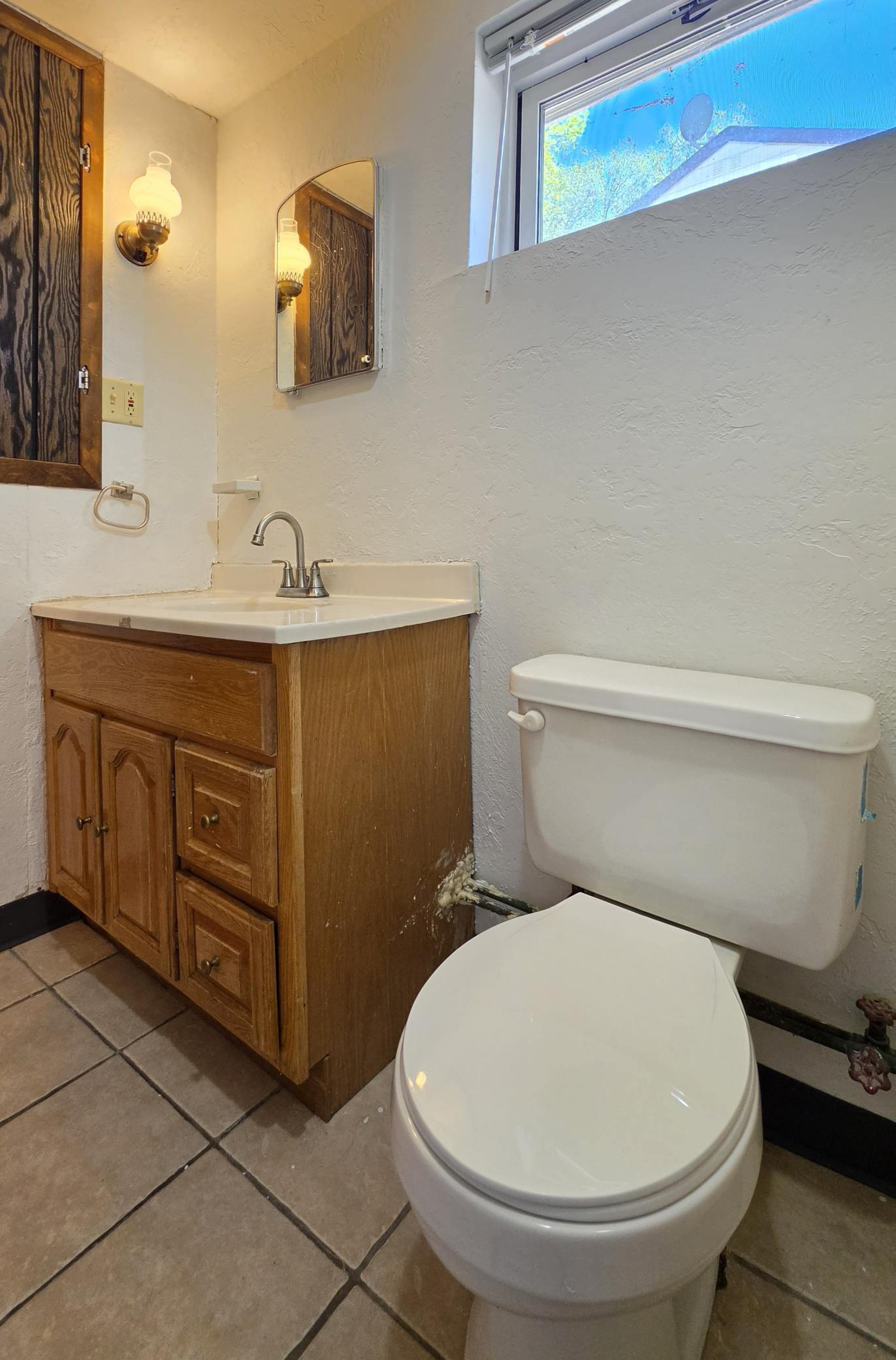 1908 single family home for sale at 1511 9th Street N in Fargo, ND — 4 bed, 2 bath (photo 12 of 27)