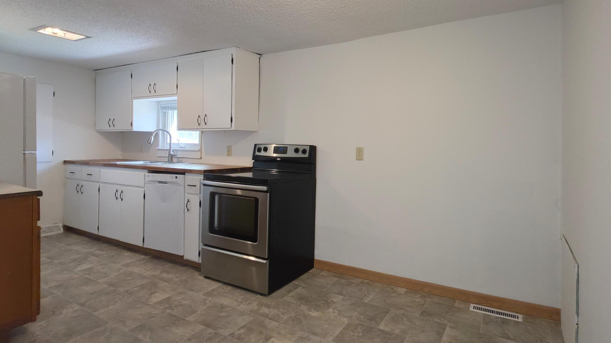 1908 single family home for sale at 1511 9th Street N in Fargo, ND — 4 bed, 2 bath (photo 18 of 27)
