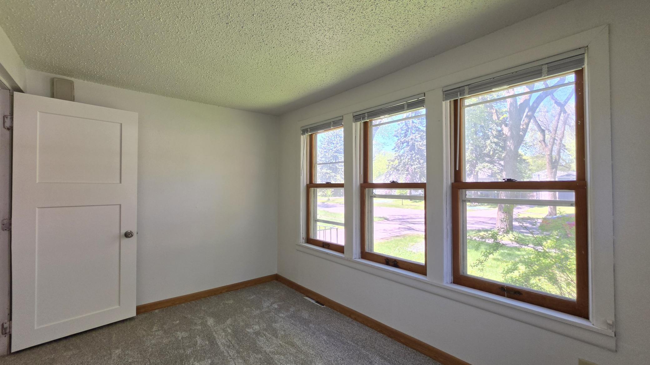 1908 single family home for sale at 1511 9th Street N in Fargo, ND — 4 bed, 2 bath (photo 24 of 27)