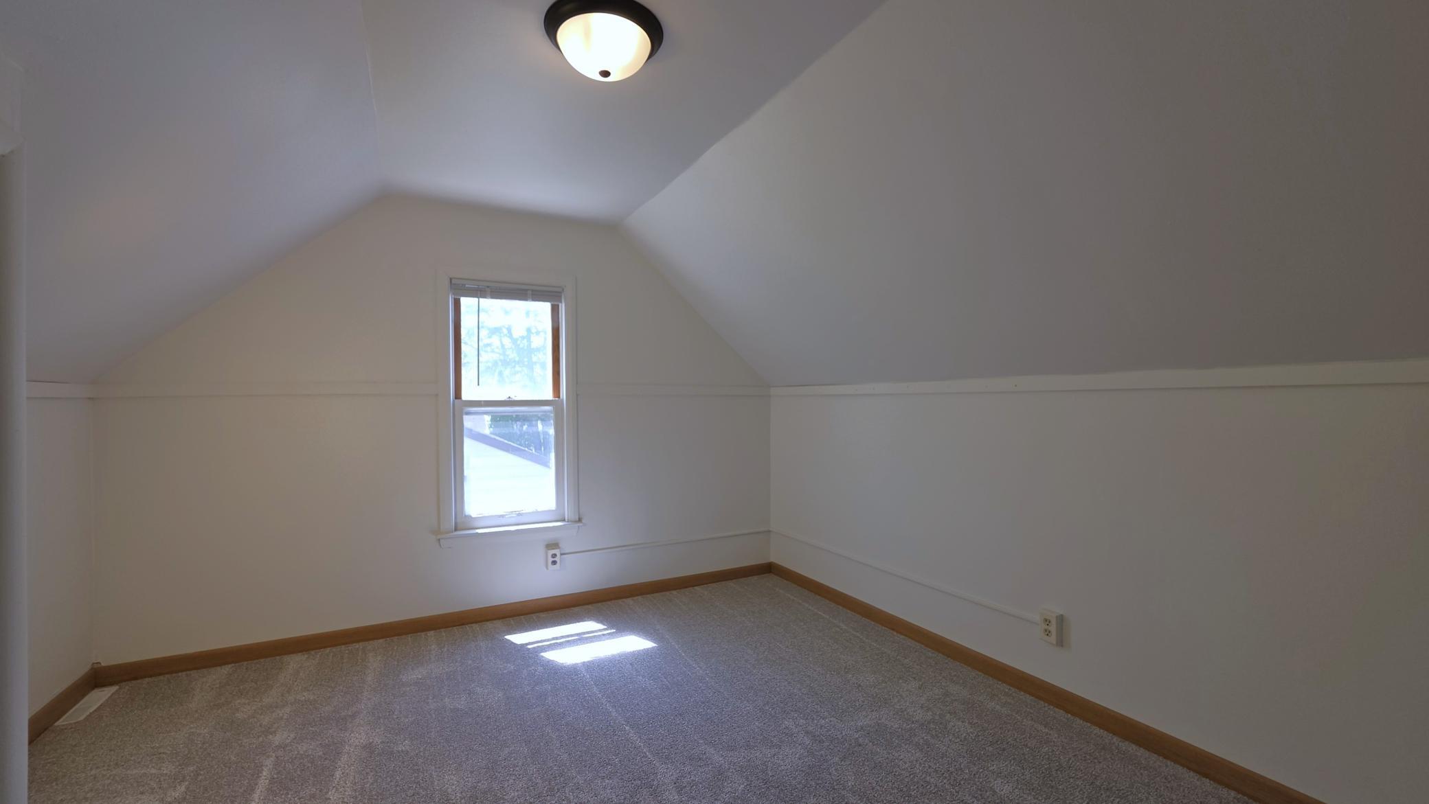 1908 single family home for sale at 1511 9th Street N in Fargo, ND — 4 bed, 2 bath (photo 4 of 27)