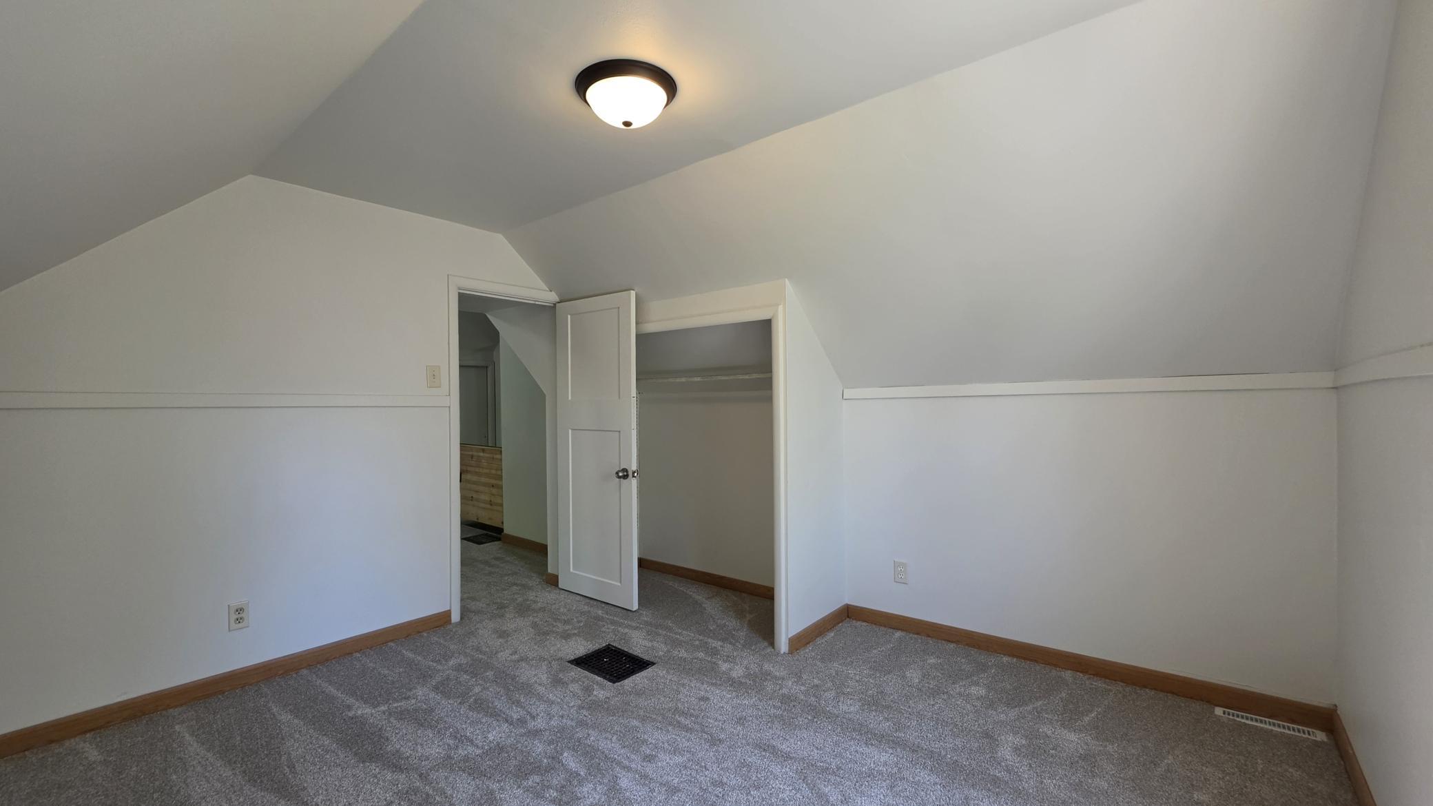 1908 single family home for sale at 1511 9th Street N in Fargo, ND — 4 bed, 2 bath (photo 5 of 27)
