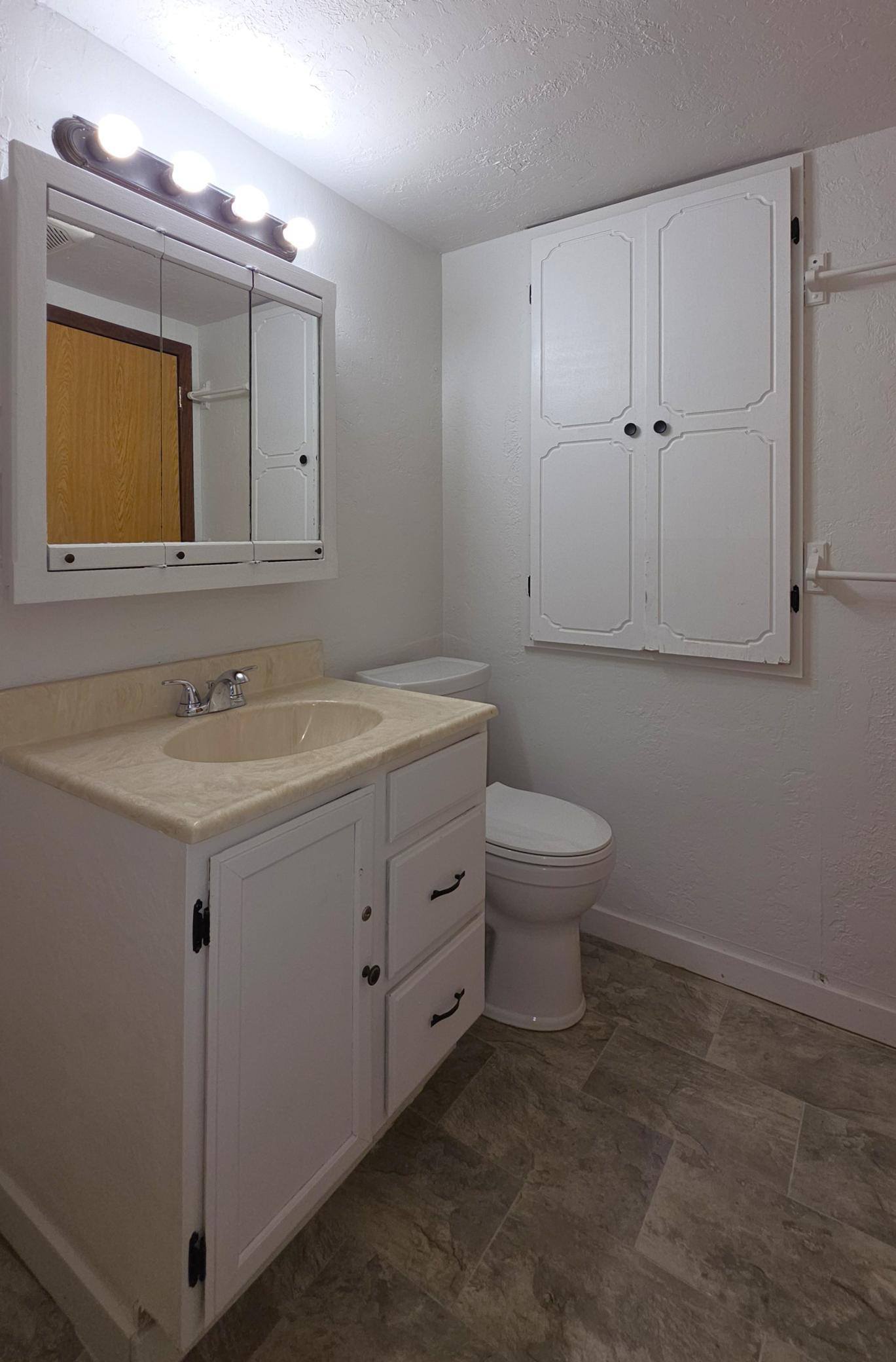 1908 single family home for sale at 1511 9th Street N in Fargo, ND — 4 bed, 2 bath (photo 7 of 27)