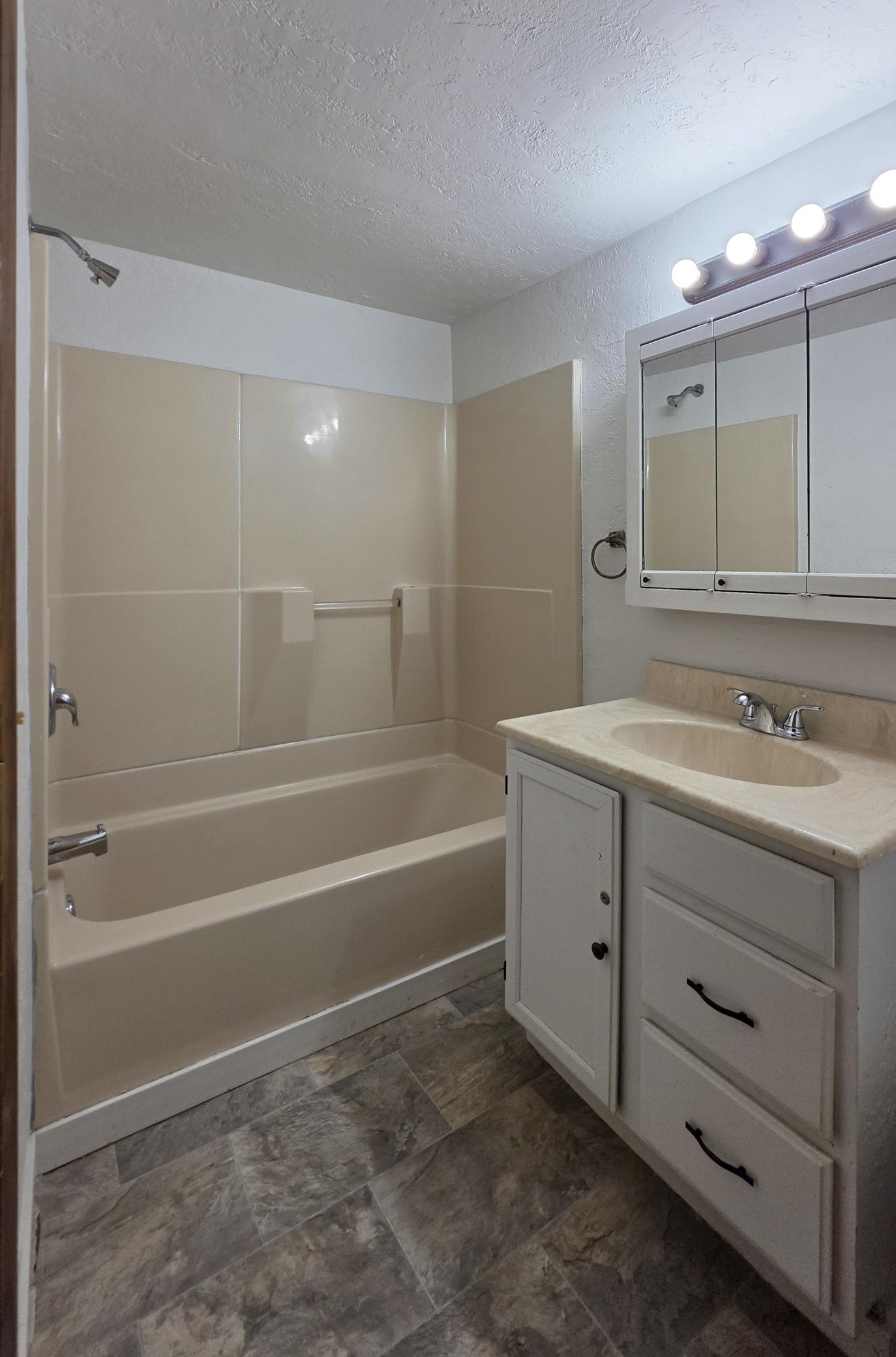 1908 single family home for sale at 1511 9th Street N in Fargo, ND — 4 bed, 2 bath (photo 8 of 27)
