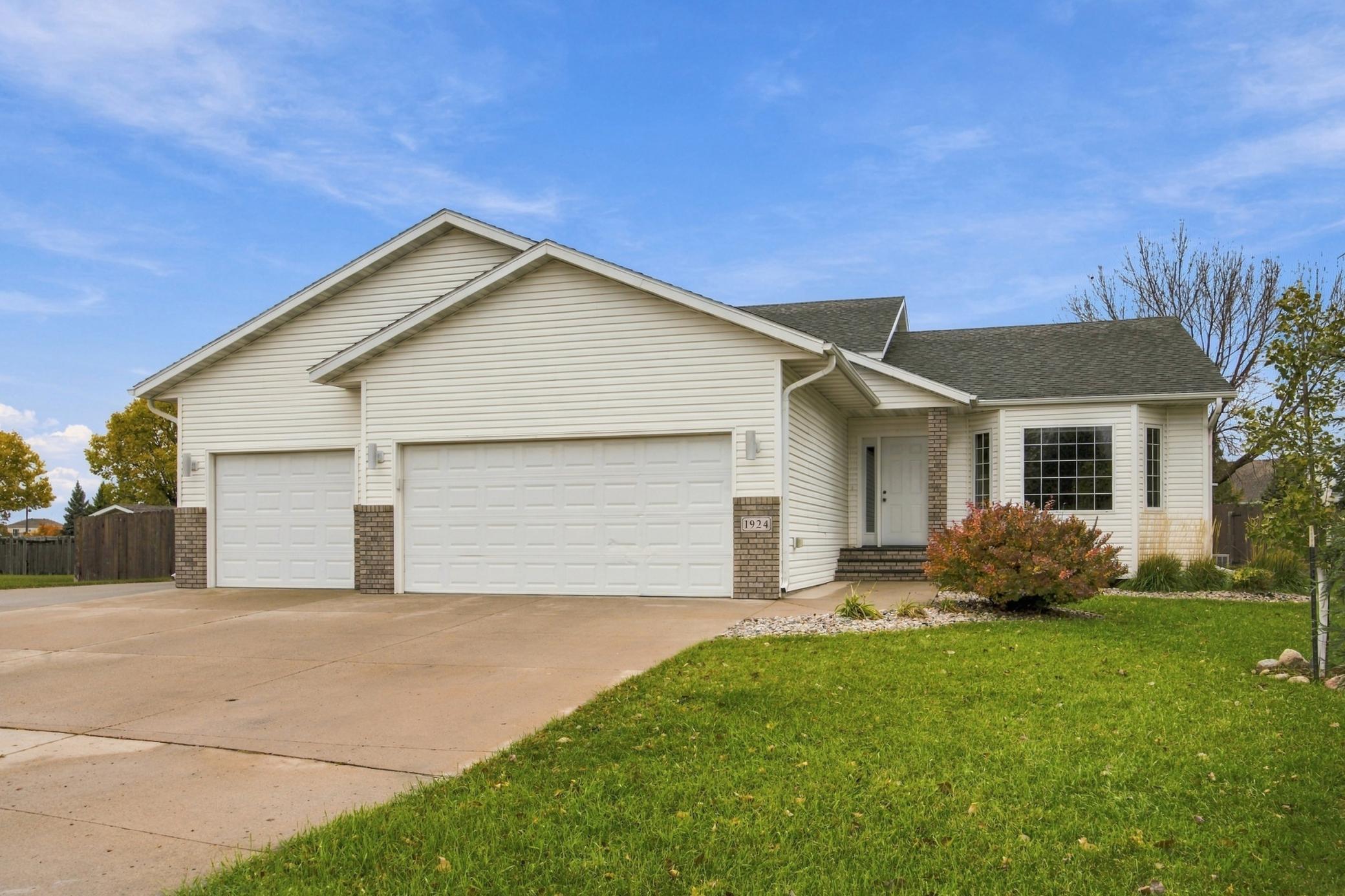 1924 33rd Street S, Moorhead, MN