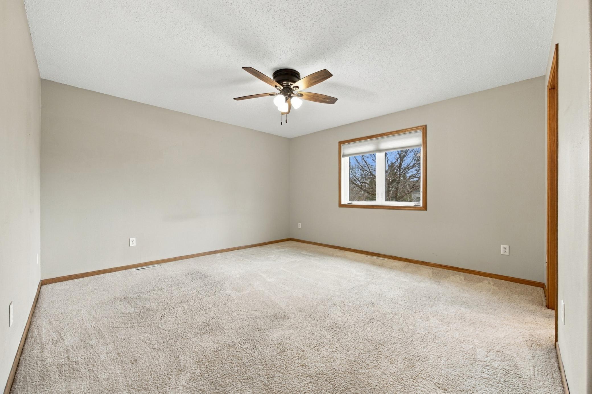 2003 single family home for sale at 1924 33rd Street S in Moorhead, MN — 5 bed, 3 bath (photo 11 of 28)